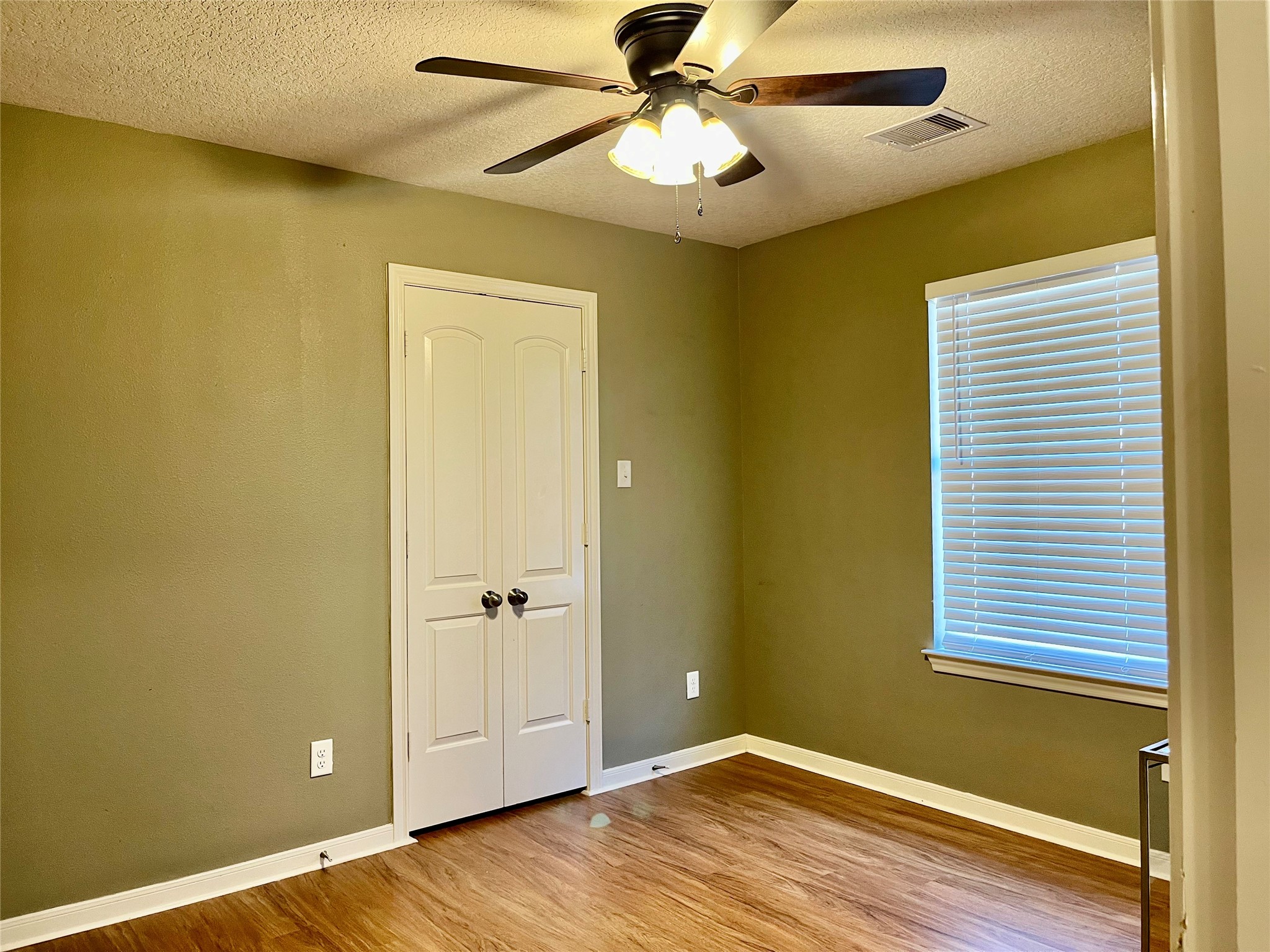 7808 Colonial Lane Property Photo 4