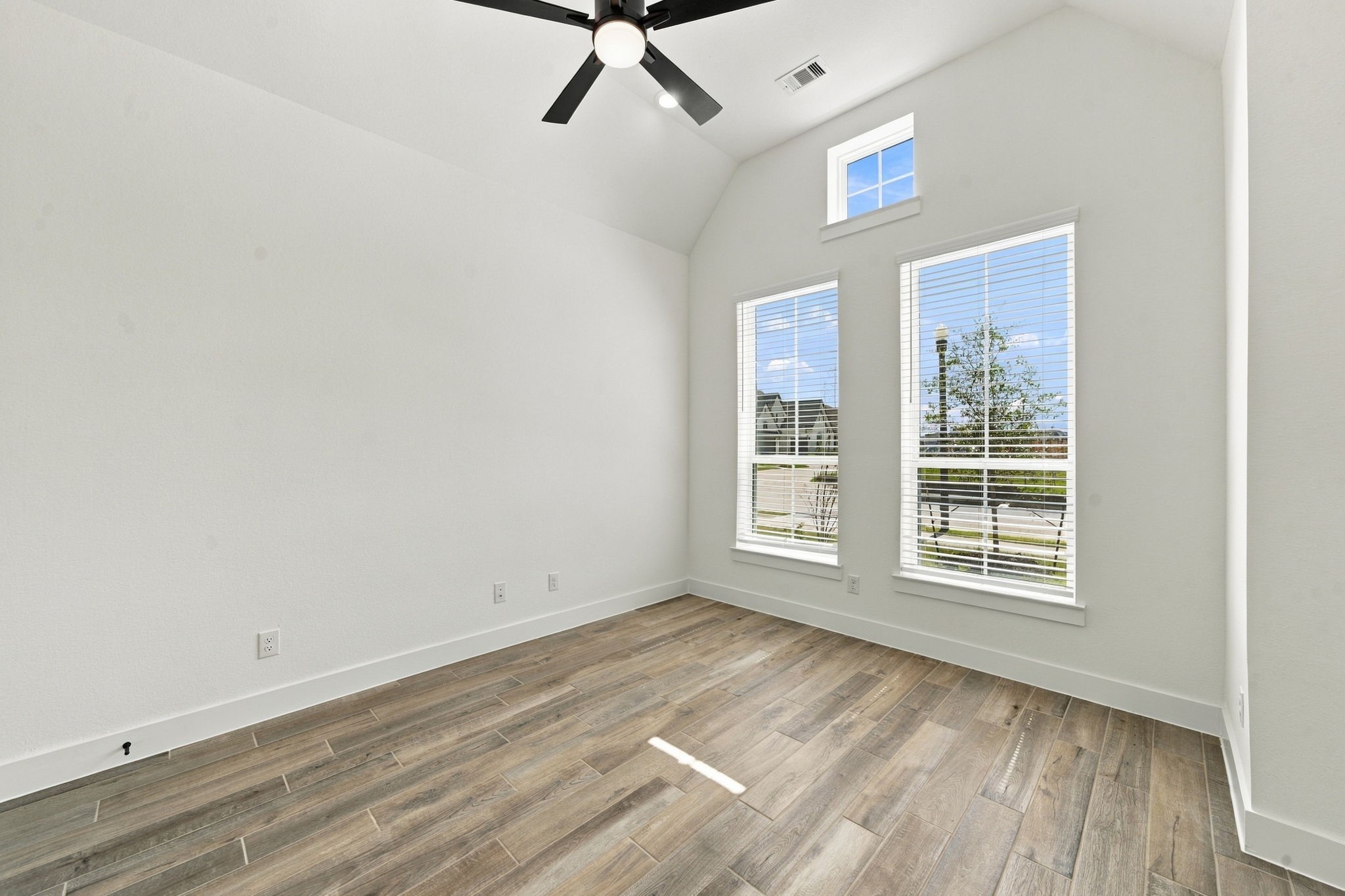 12202 Denham Drive Property Photo 8