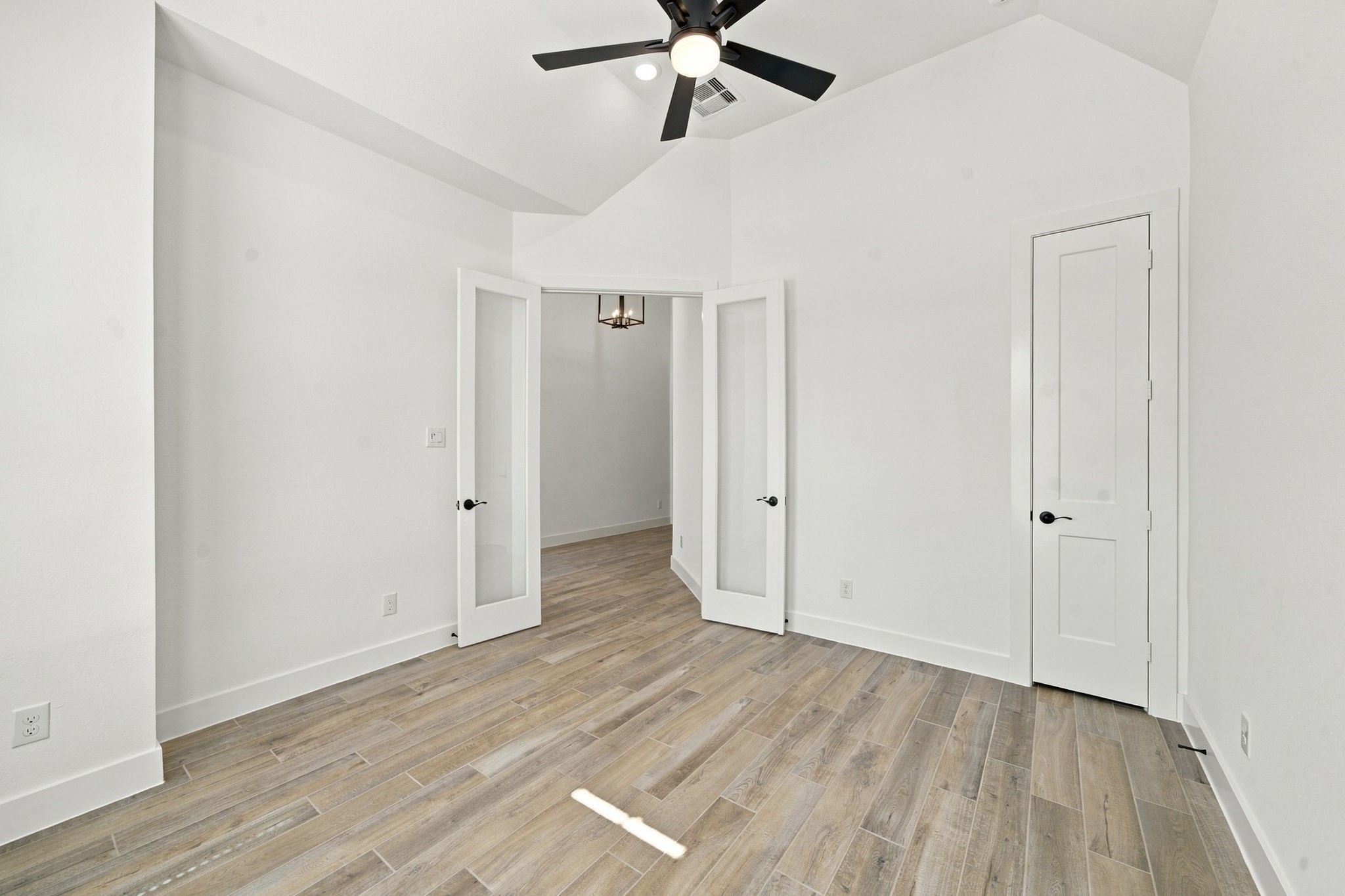 12202 Denham Drive Property Photo 9