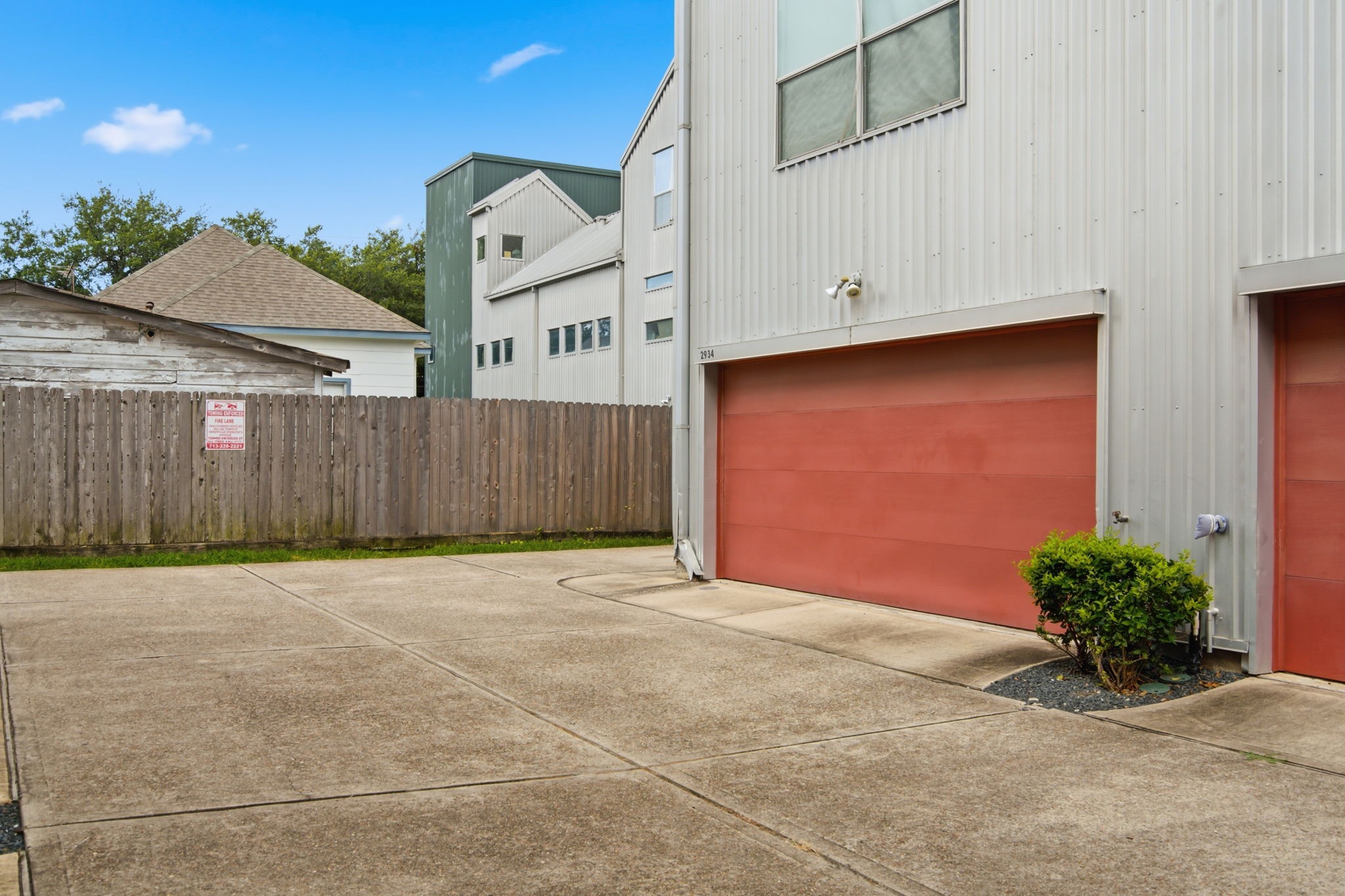 2934 Commerce Street Property Photo 6