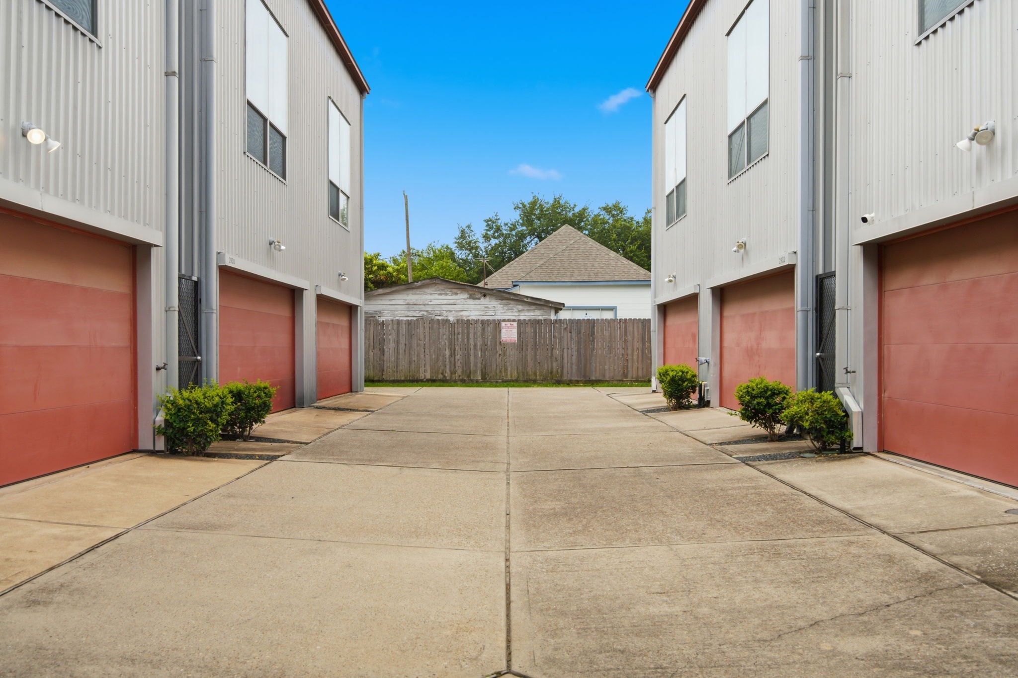 2934 Commerce Street Property Photo 7