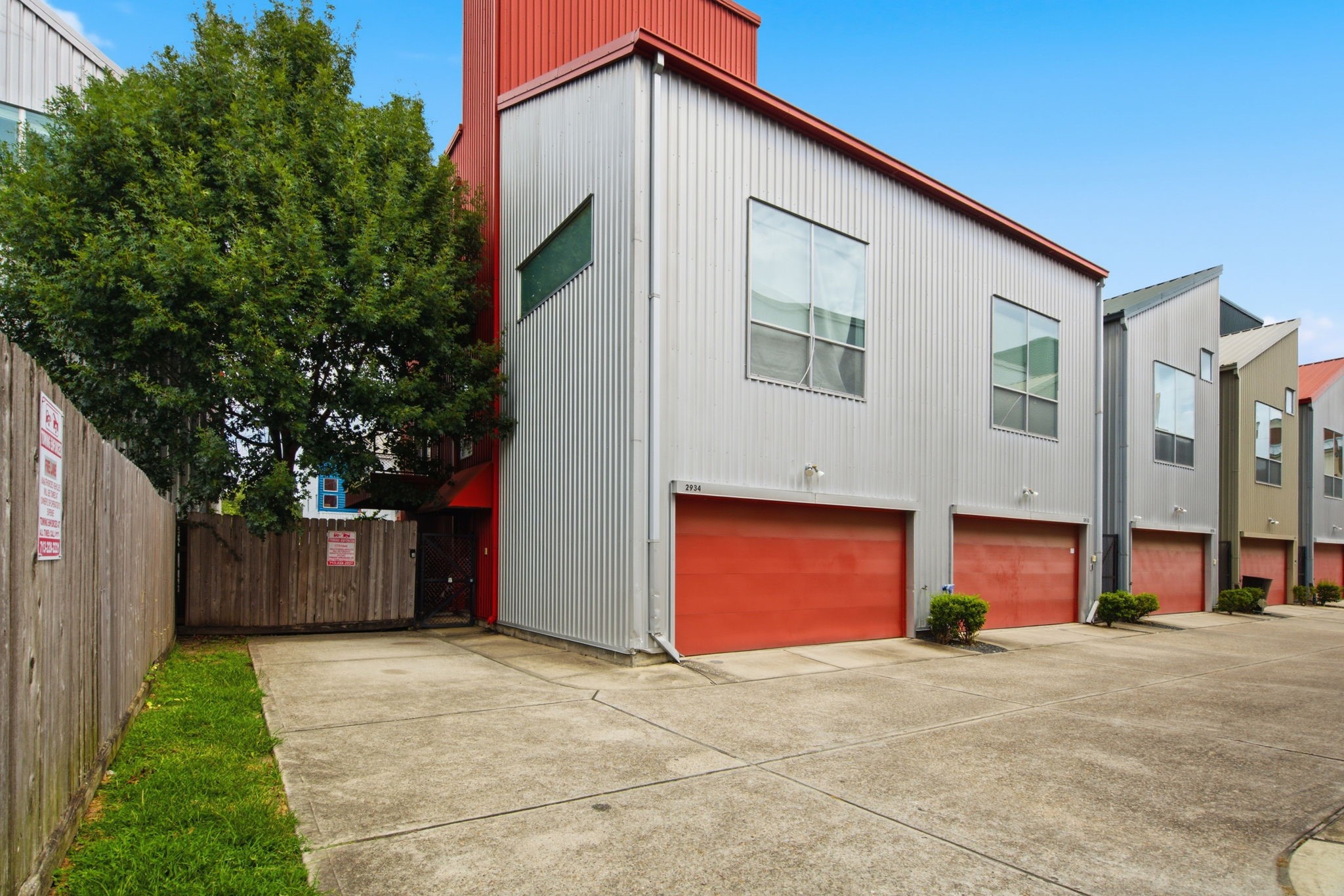 2934 Commerce Street Property Photo 8