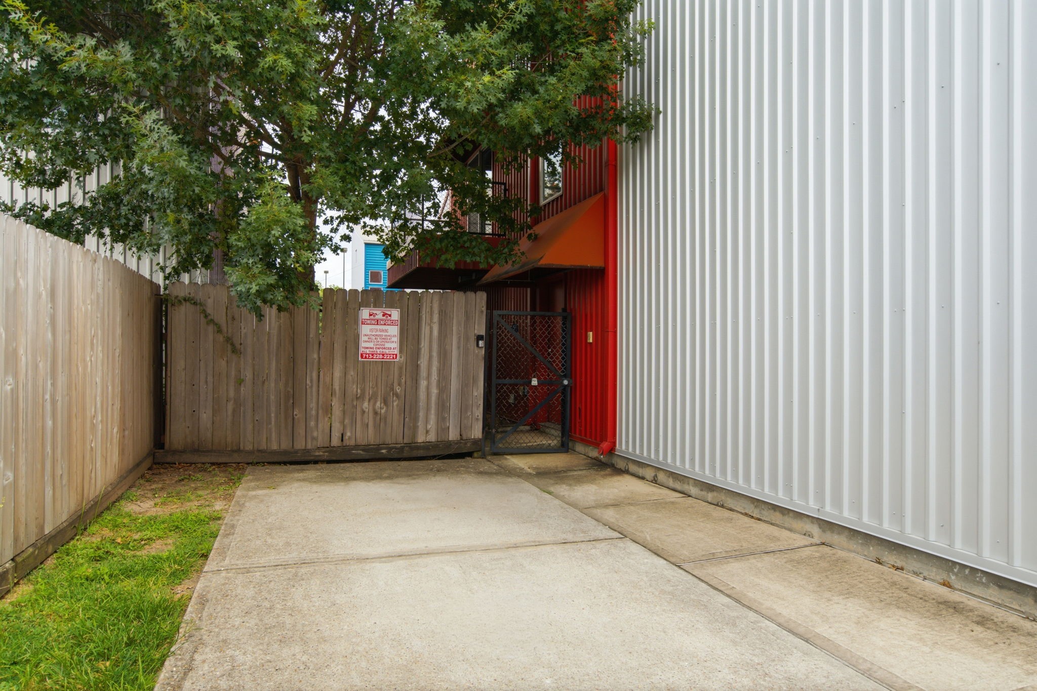 2934 Commerce Street Property Photo 9