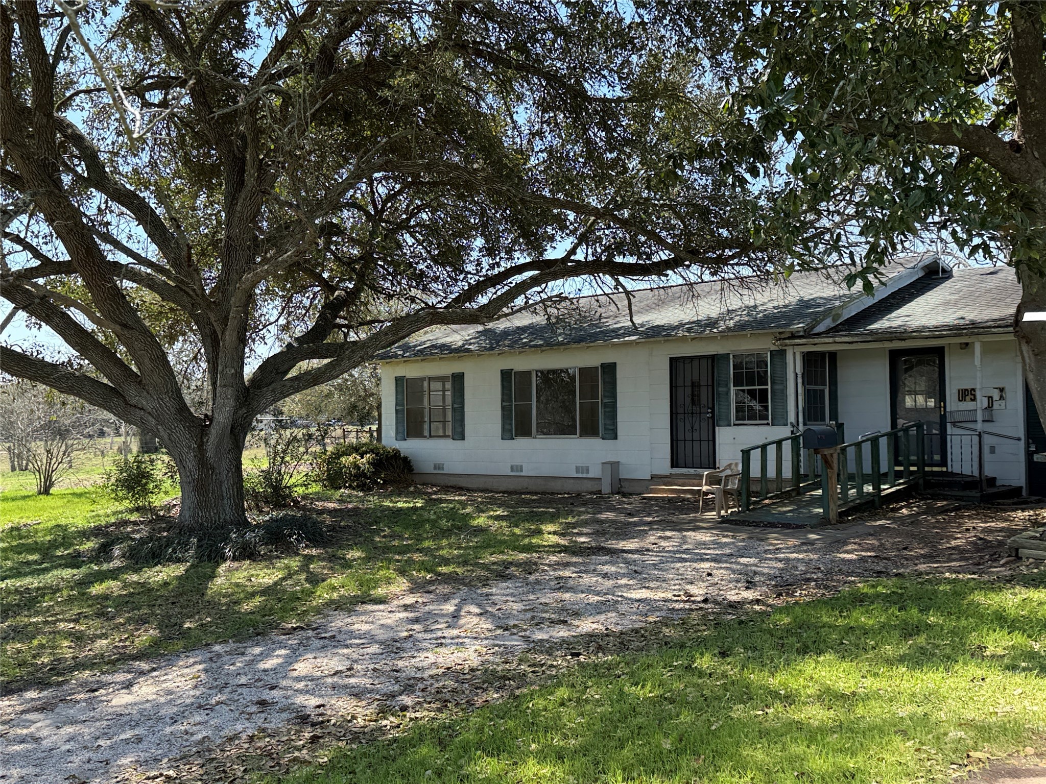 8406 W County Line Road Property Photo