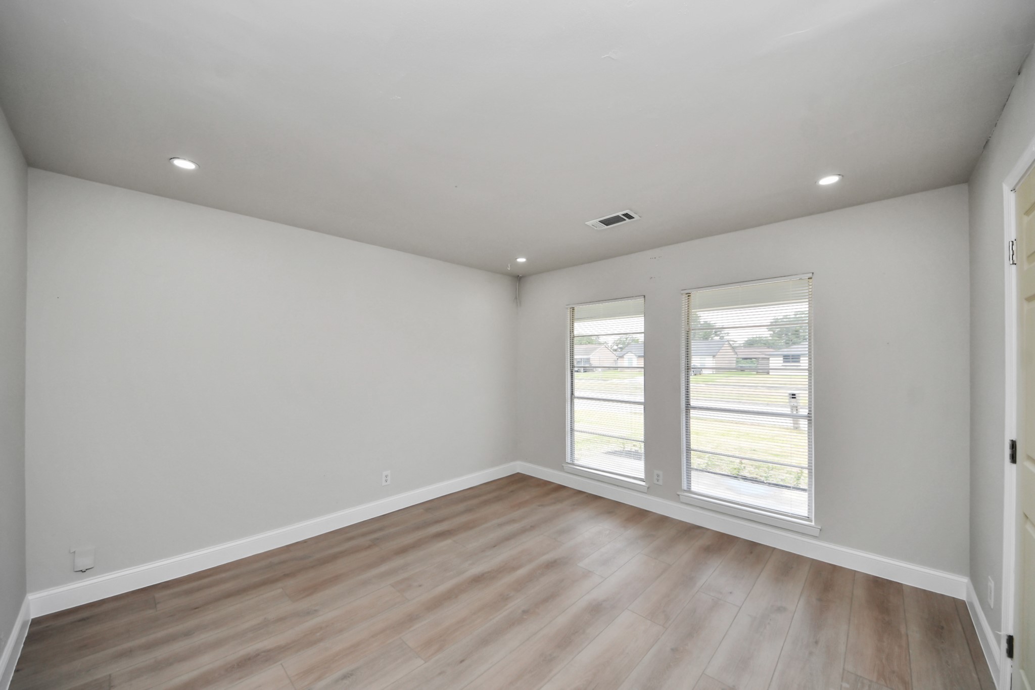 734 Dell Dale Street Property Photo 7