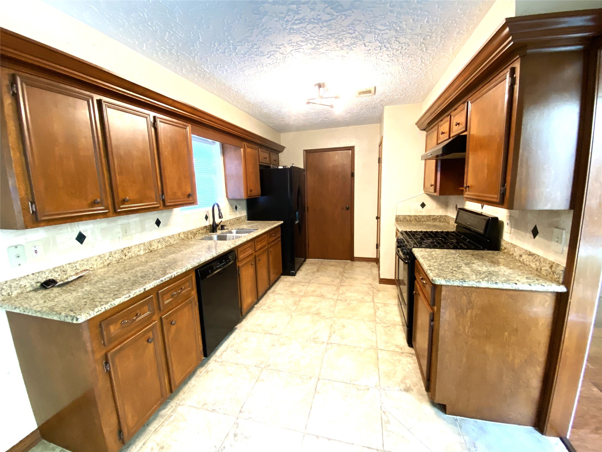 22522 Smokey Hill Drive Property Photo 4