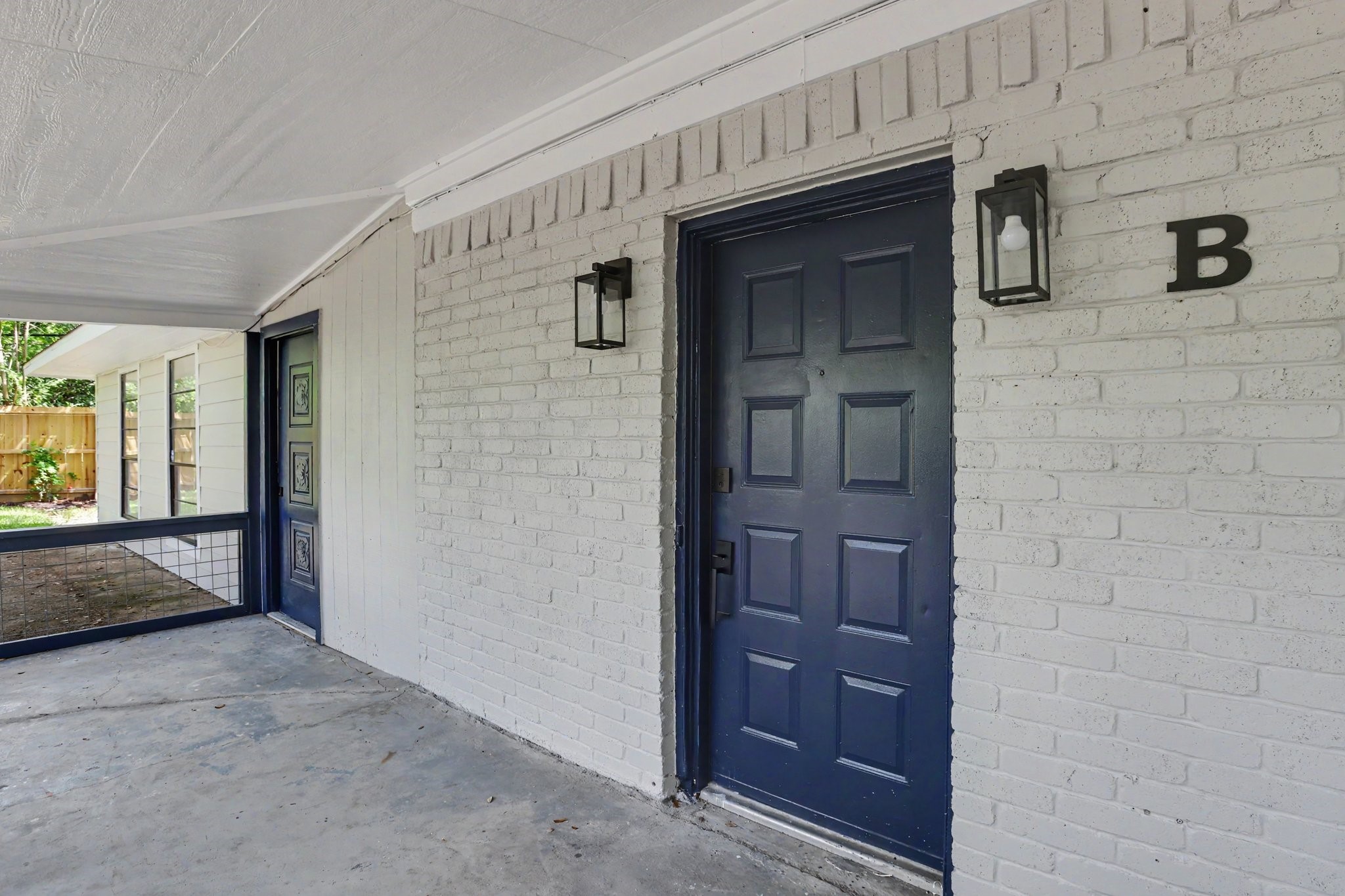 2119 Barr Street B Property Photo 2
