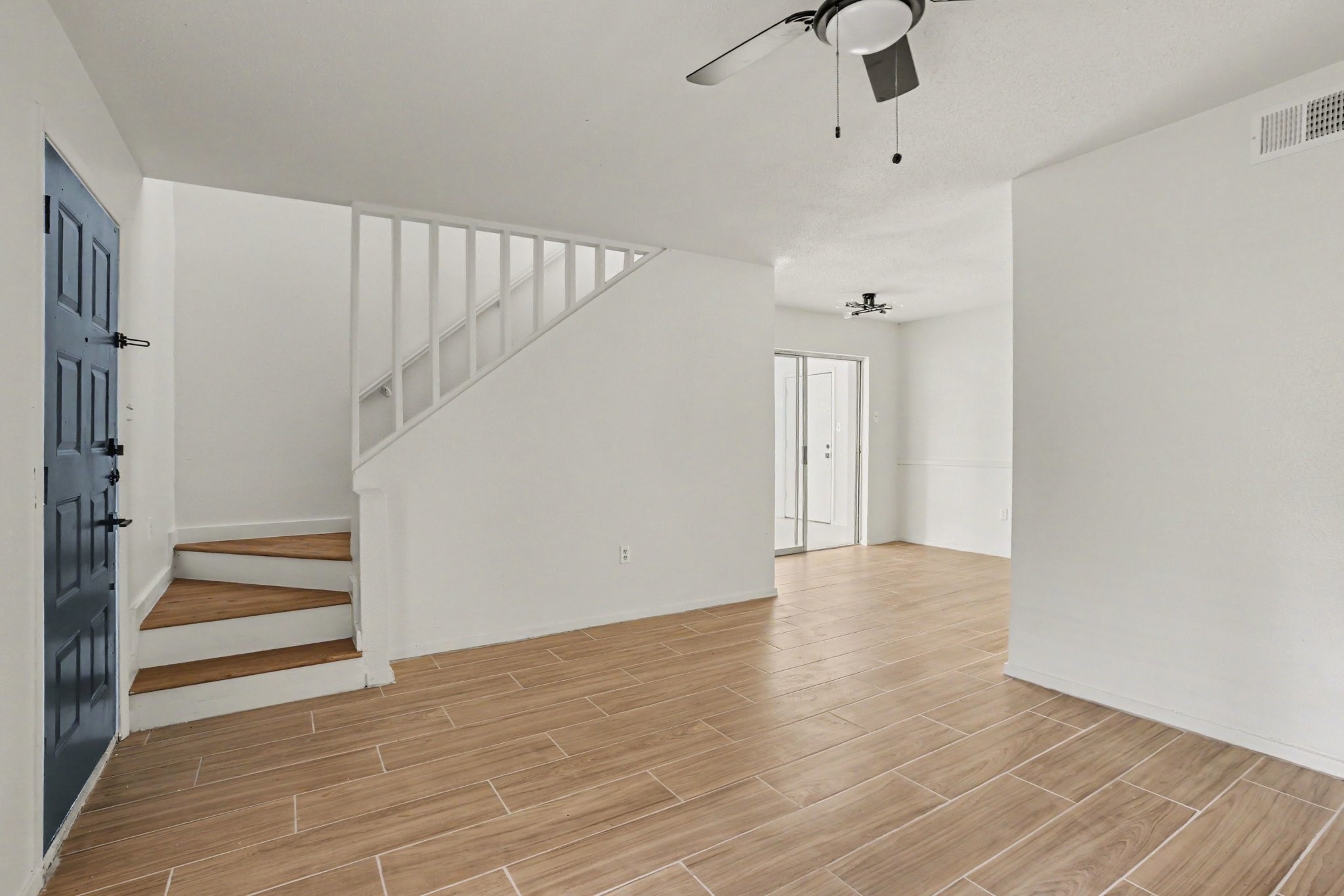 2119 Barr Street B Property Photo 3