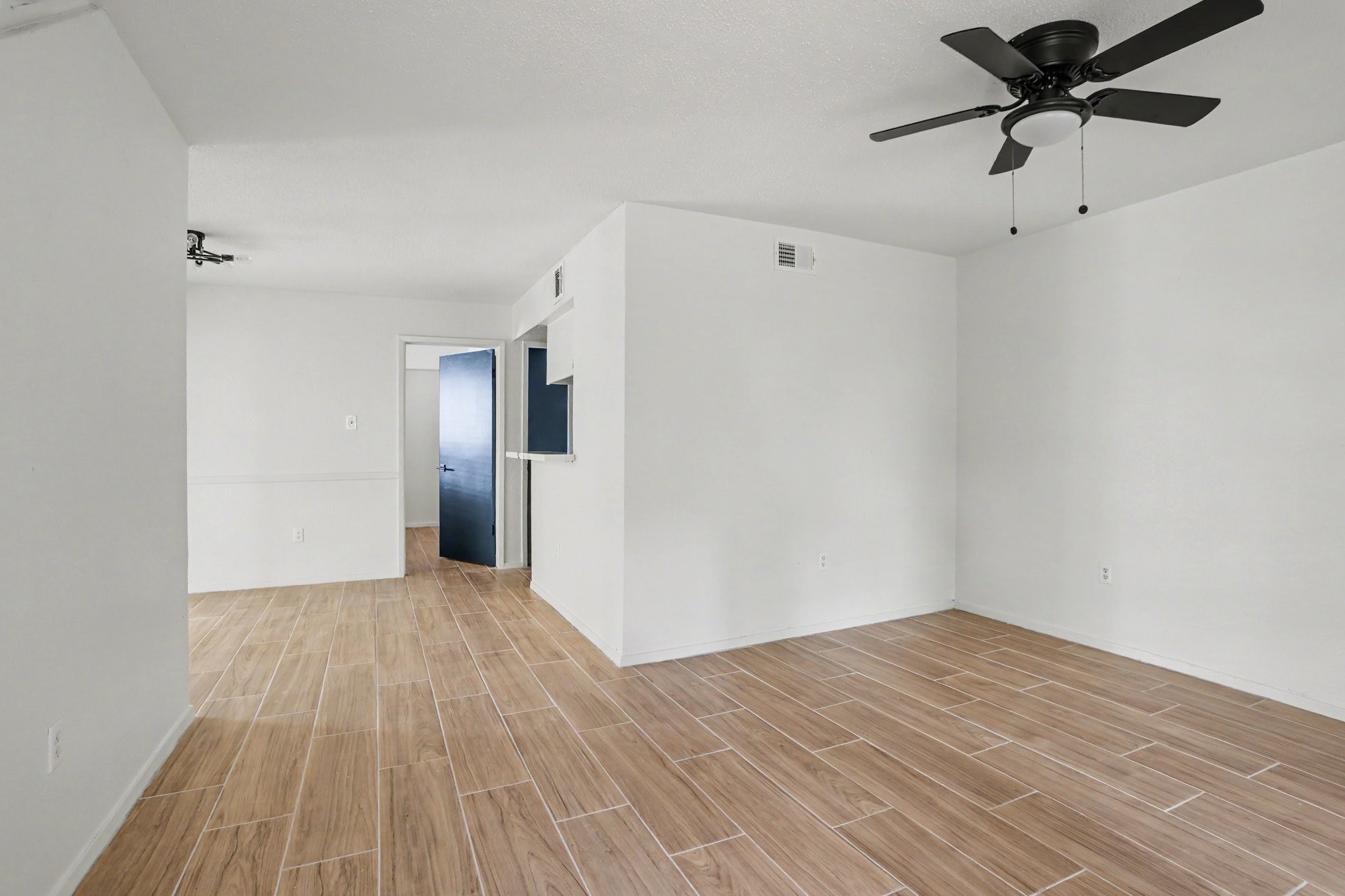 2119 Barr Street B Property Photo 4