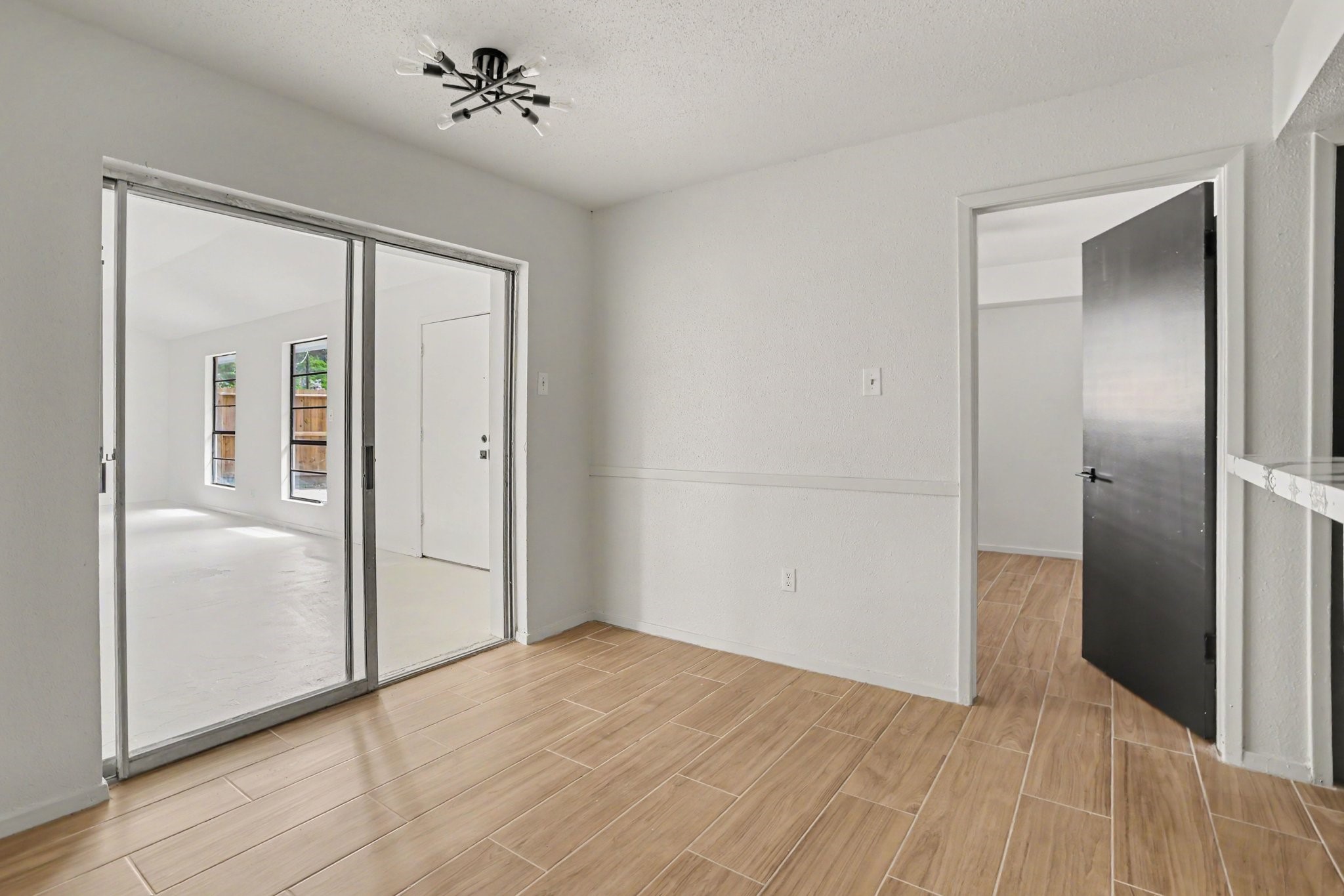 2119 Barr Street B Property Photo 5