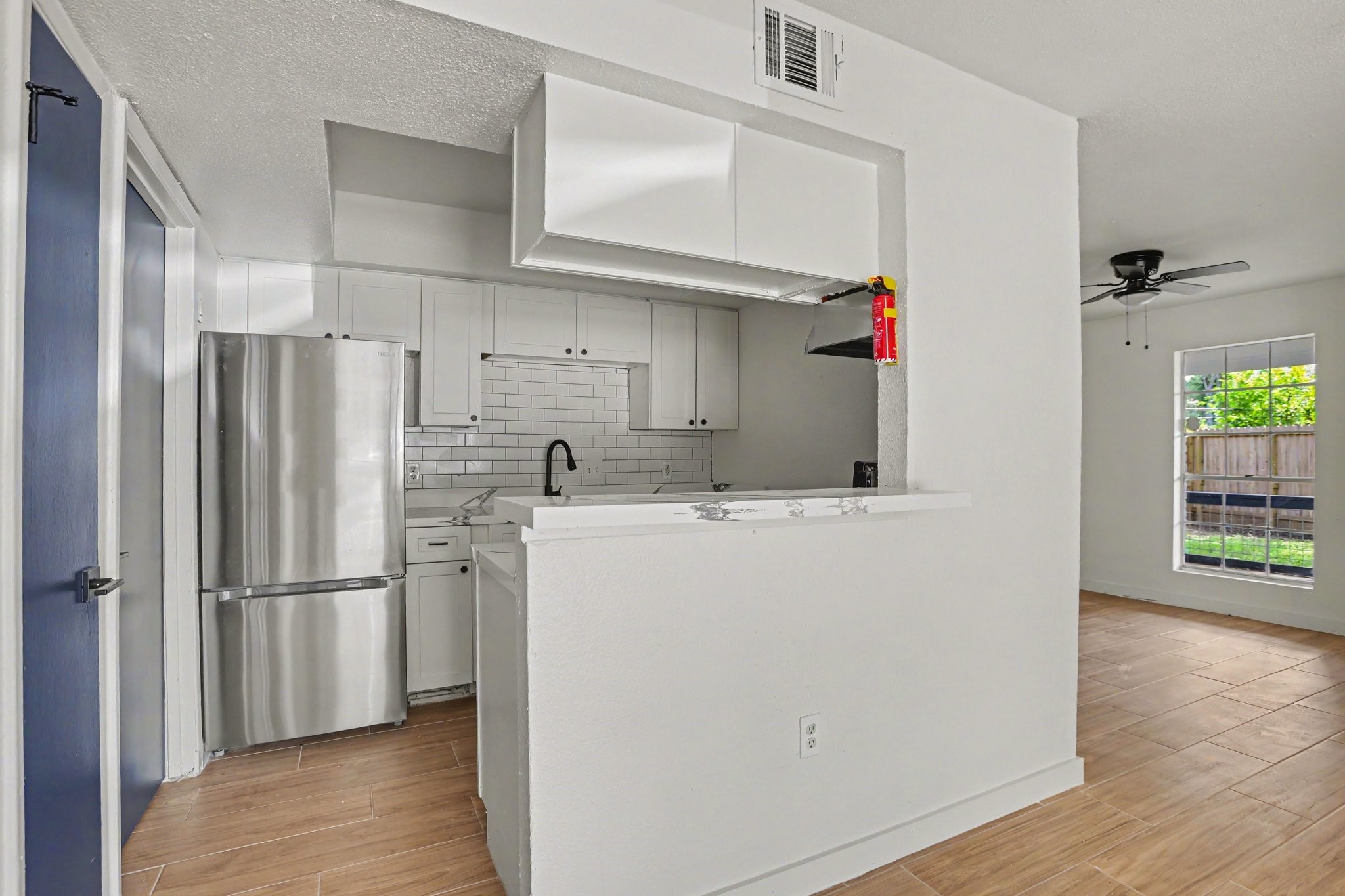 2119 Barr Street B Property Photo 6