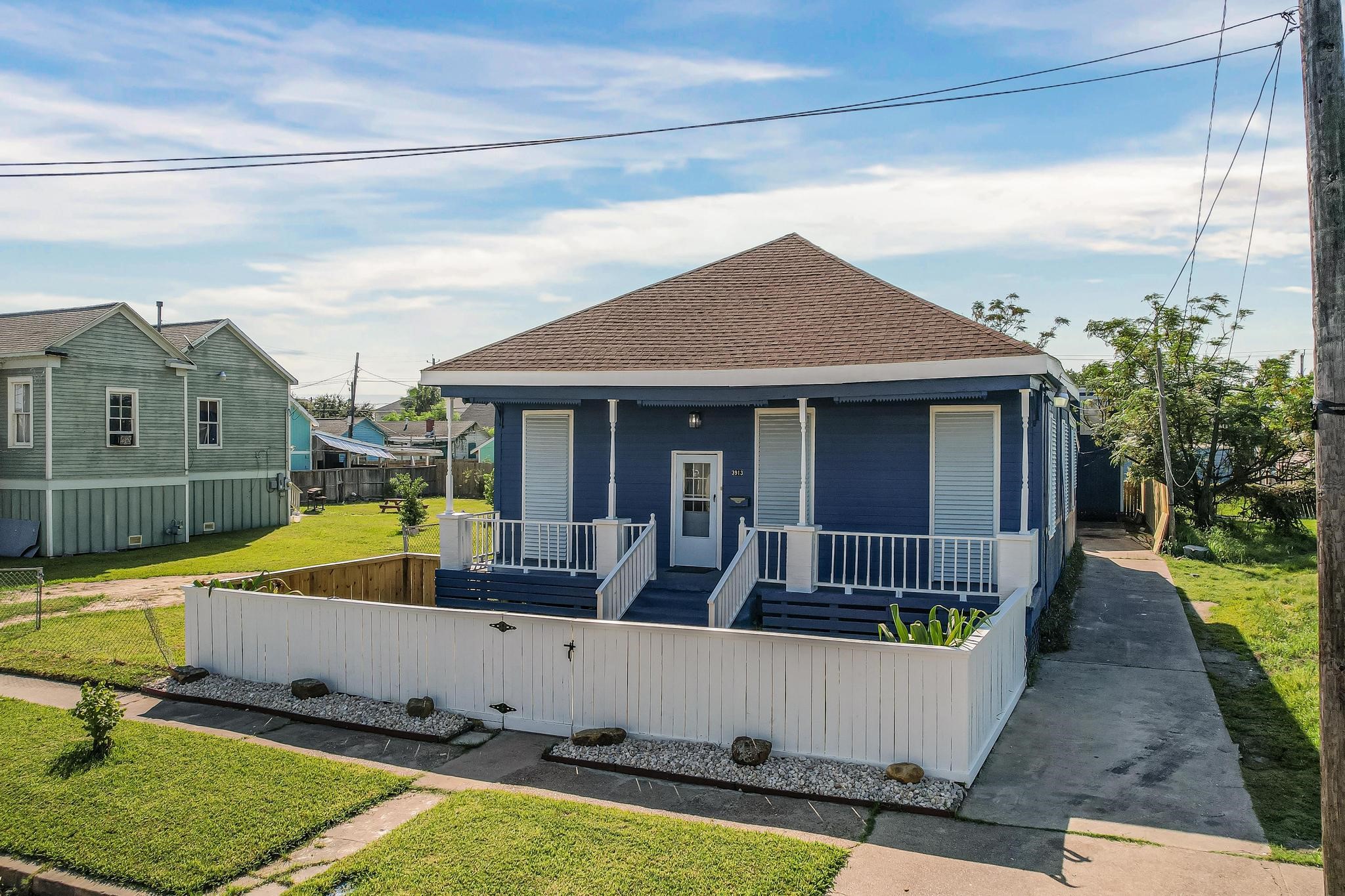3913 Ball St Property Photo 5