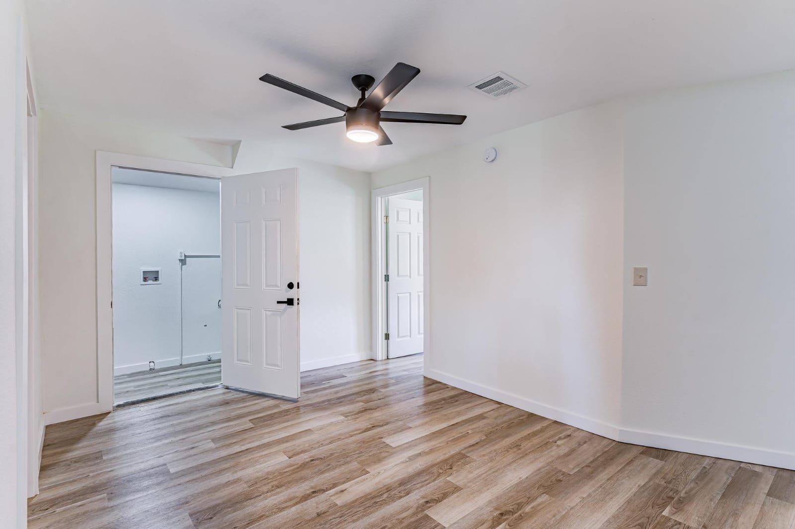 3913 Ball St Property Photo 10