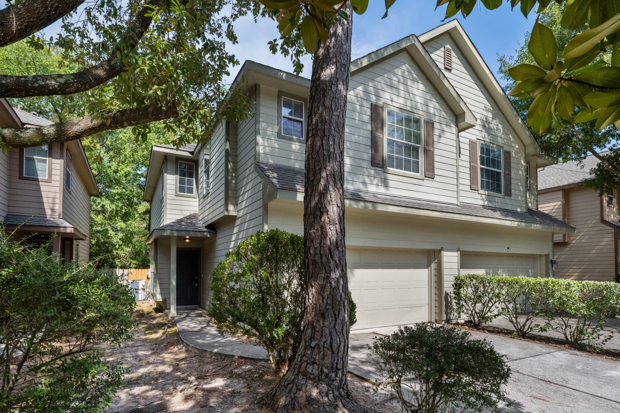 211 N Burberry Park Circle Property Photo 6