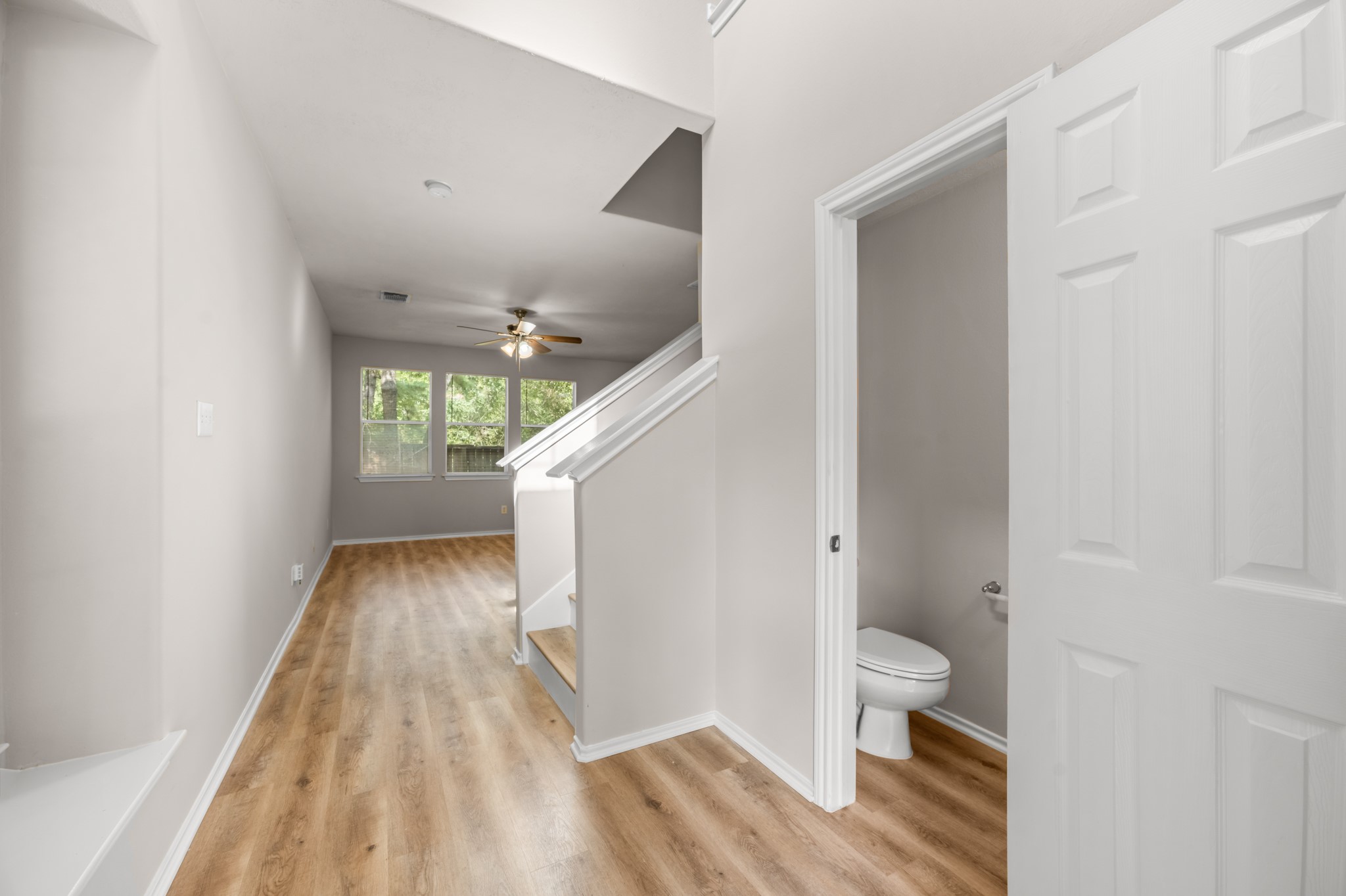 211 N Burberry Park Circle Property Photo 15