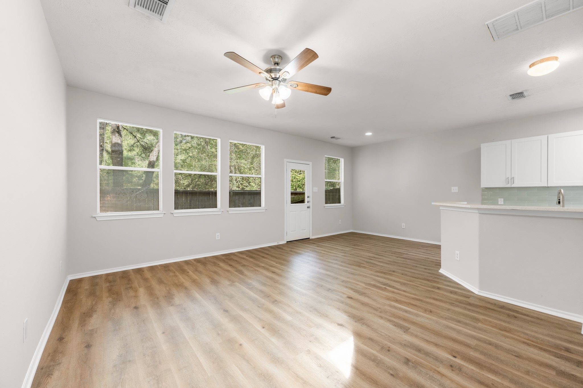 211 N Burberry Park Circle Property Photo 18