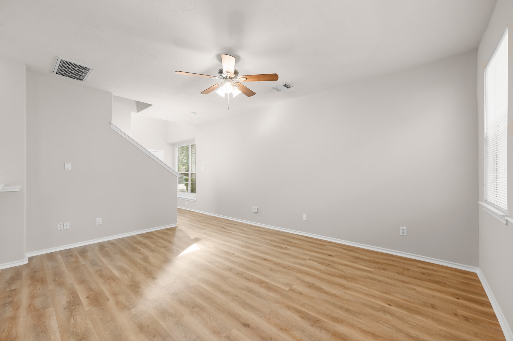 211 N Burberry Park Circle Property Photo 21