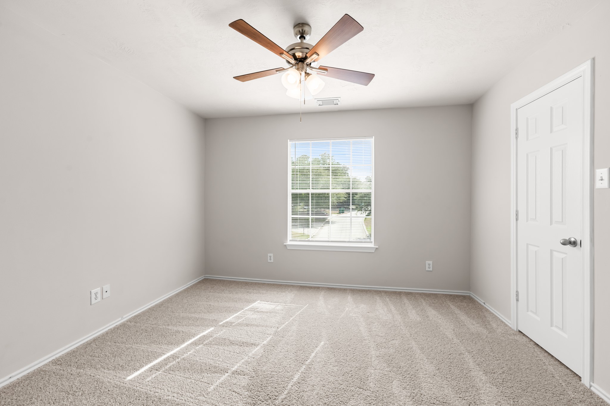 211 N Burberry Park Circle Property Photo 26
