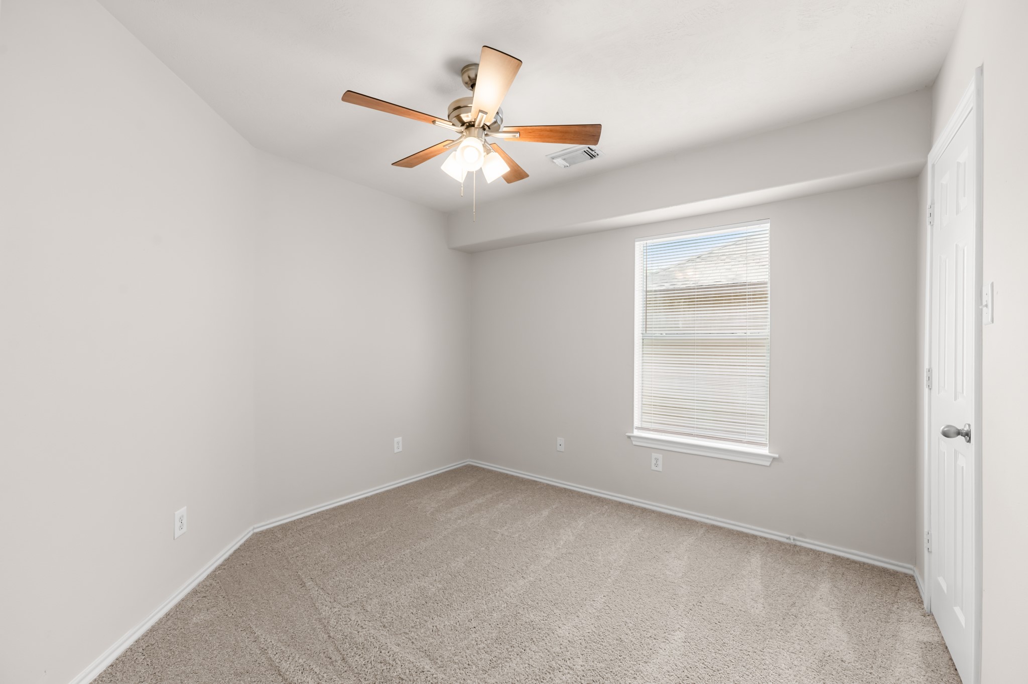 211 N Burberry Park Circle Property Photo 30