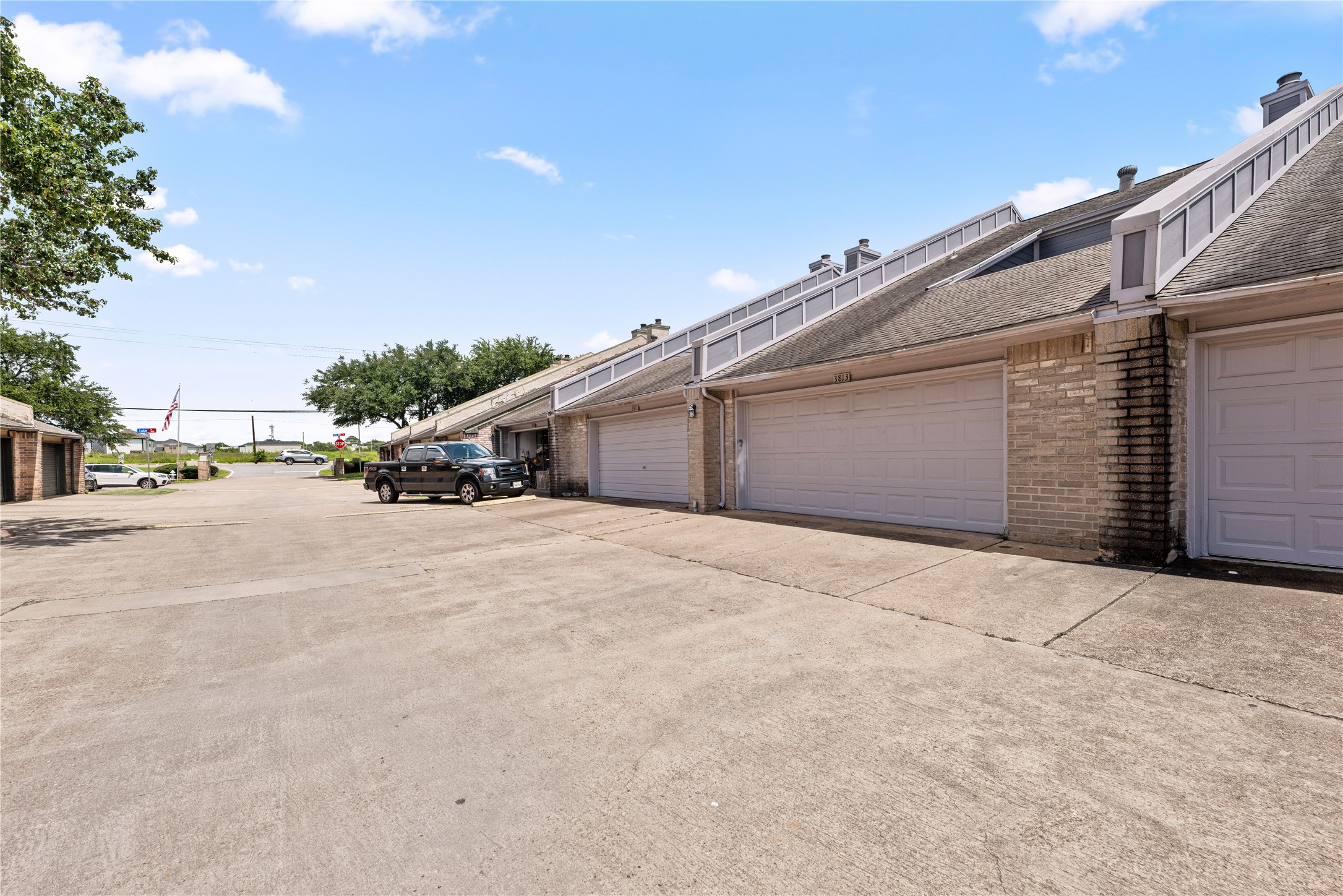 3813 Landmark Drive Property Photo 4