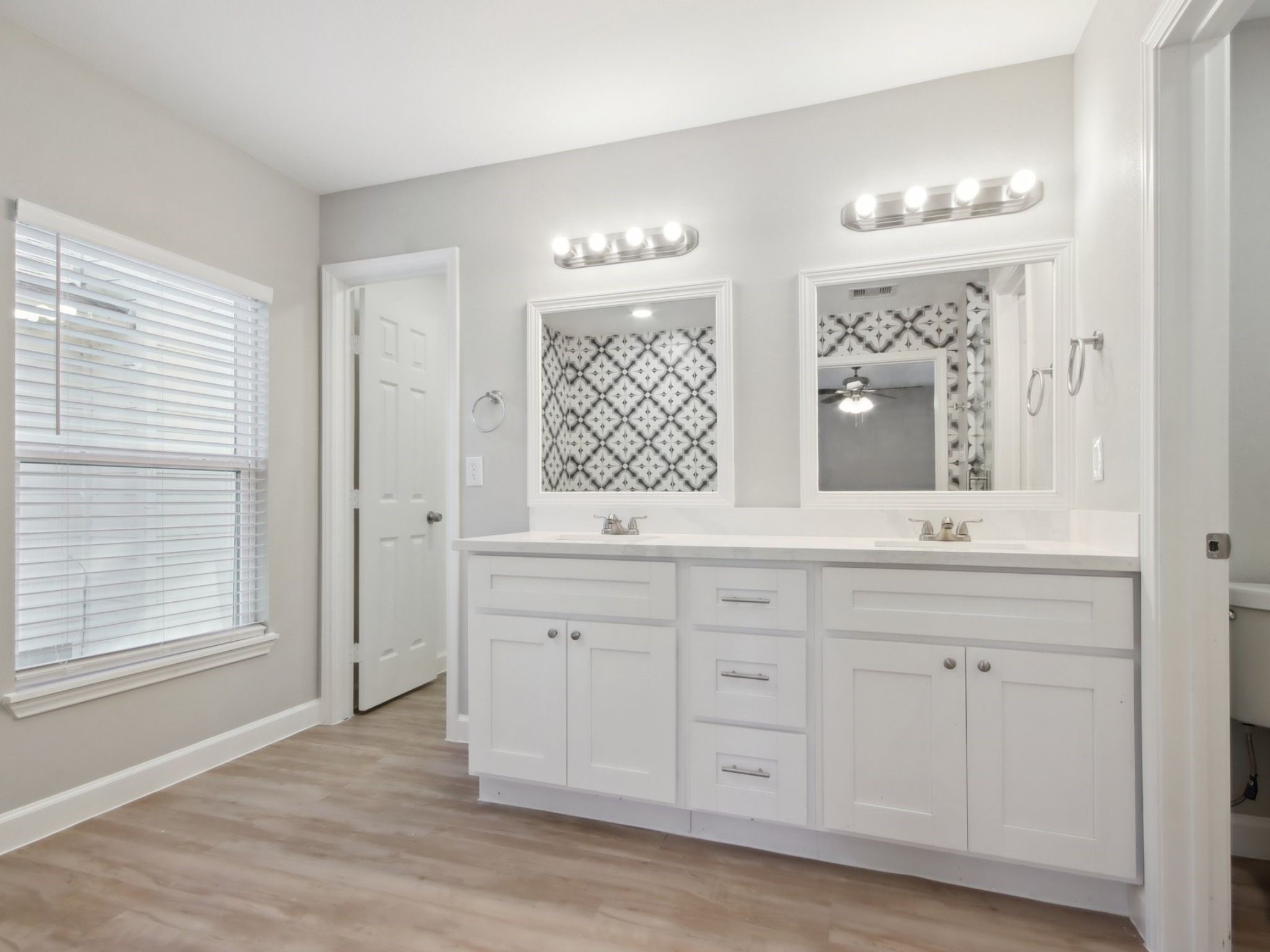 1127 Cascade Creek Drive Property Photo 6