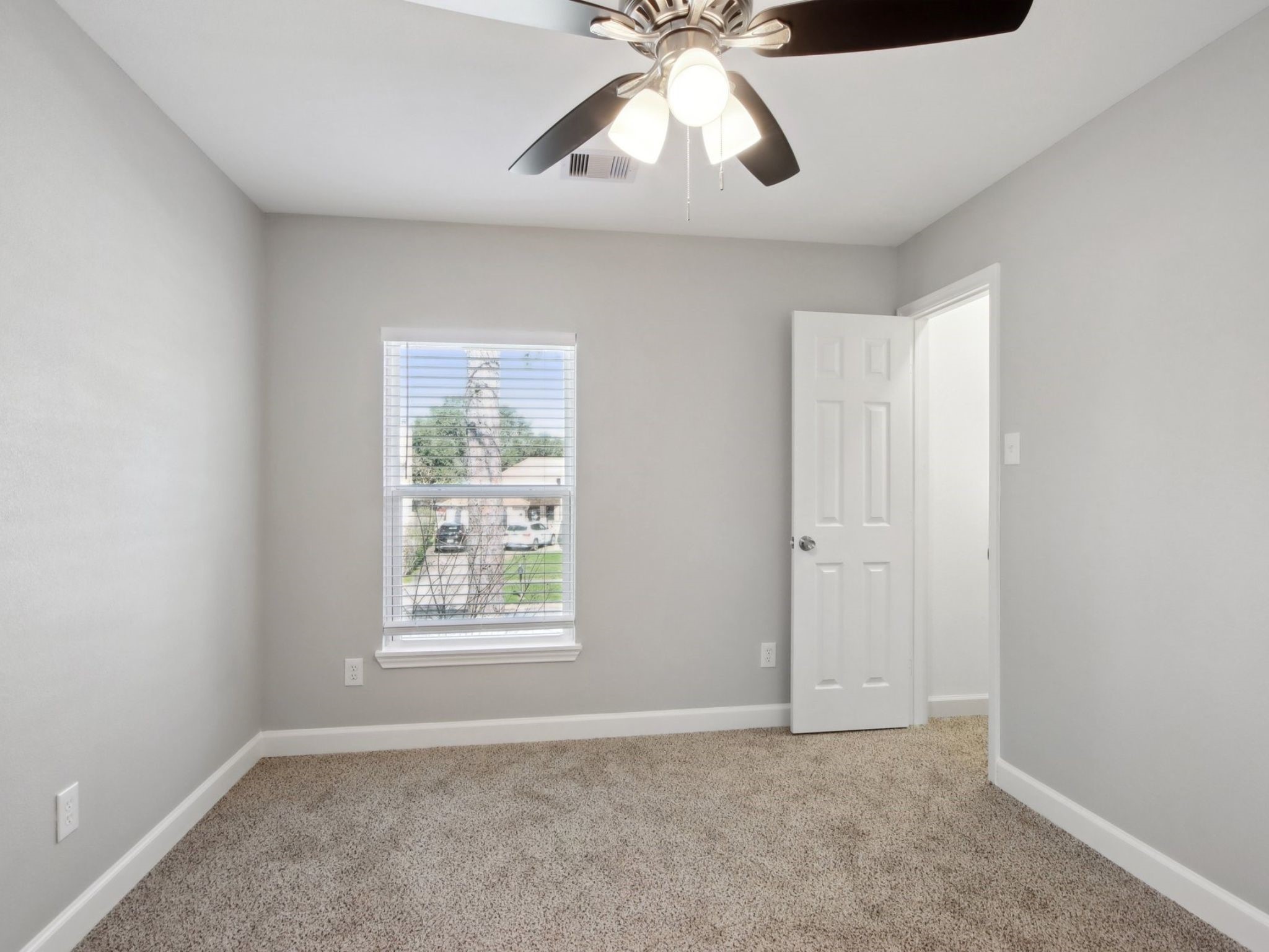 1127 Cascade Creek Drive Property Photo 10