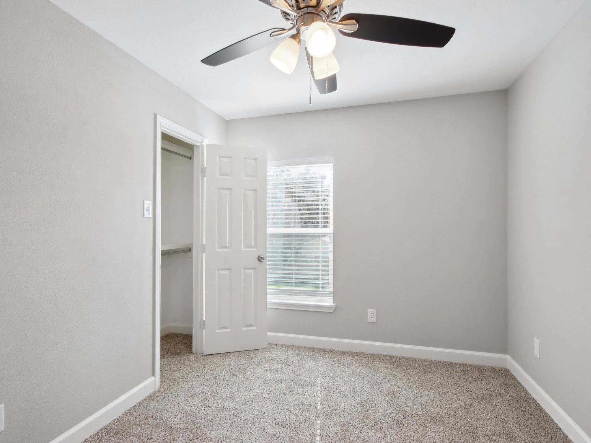 1127 Cascade Creek Drive Property Photo 12