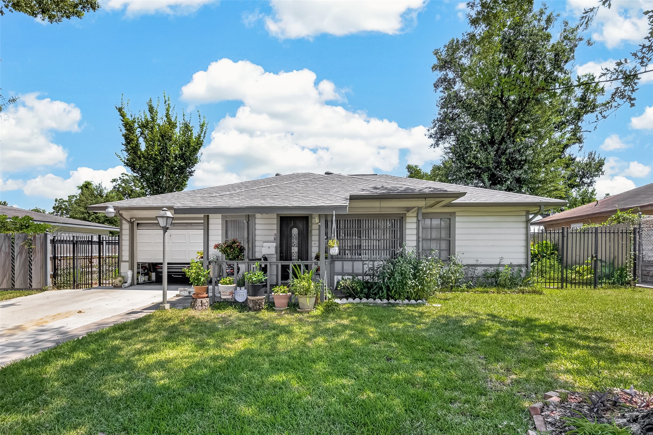2926 Robertson Street Property Photo