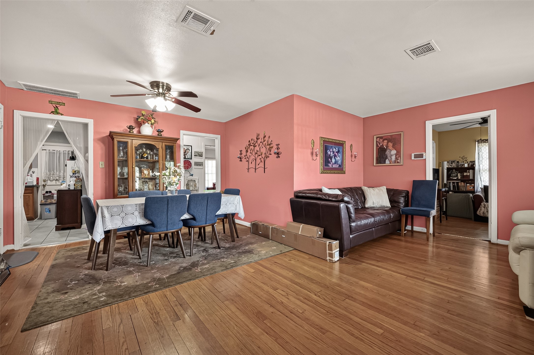 2926 Robertson Street Property Photo 4