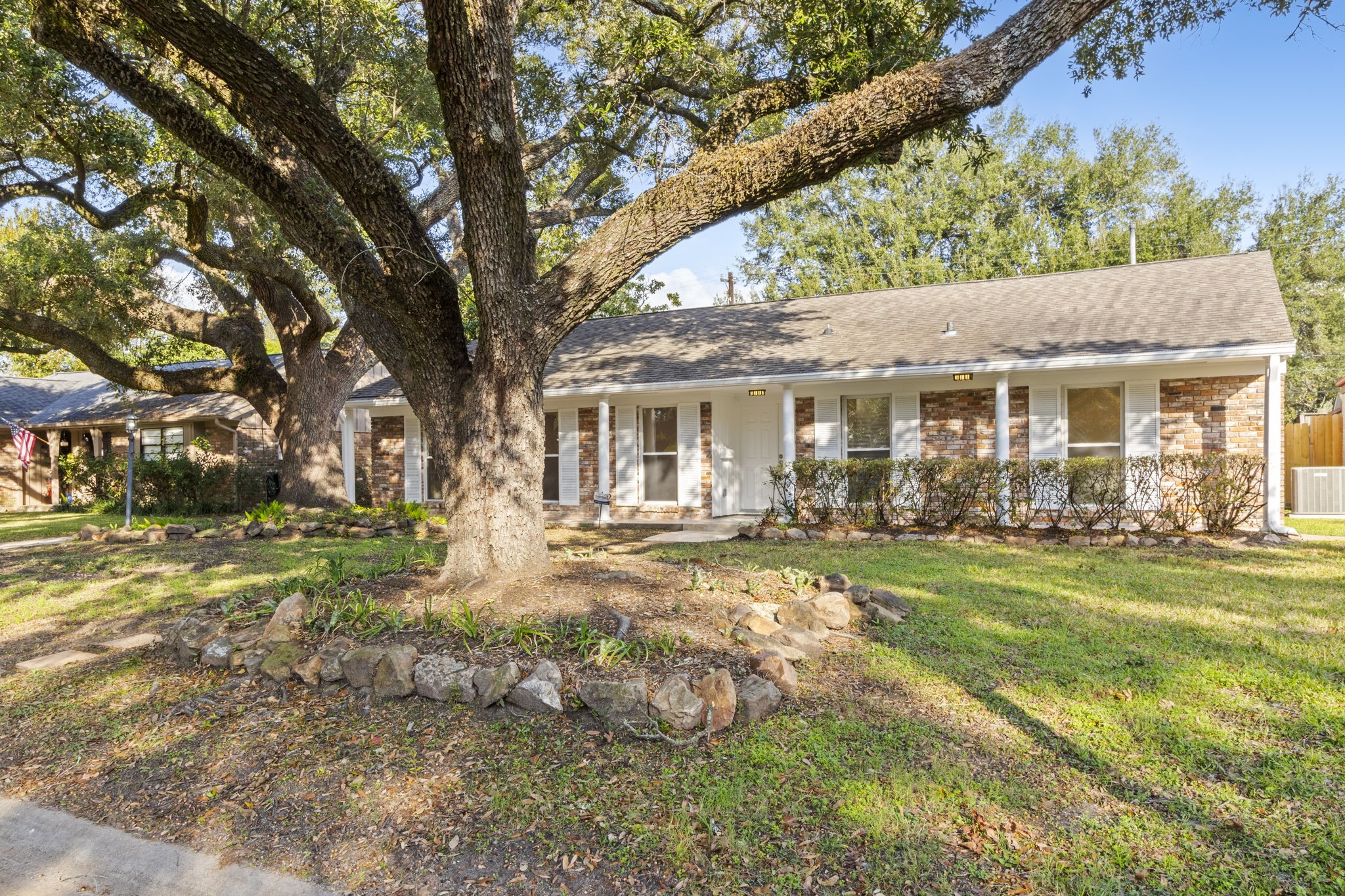 9610 Meadowglen Lane Property Photo 1