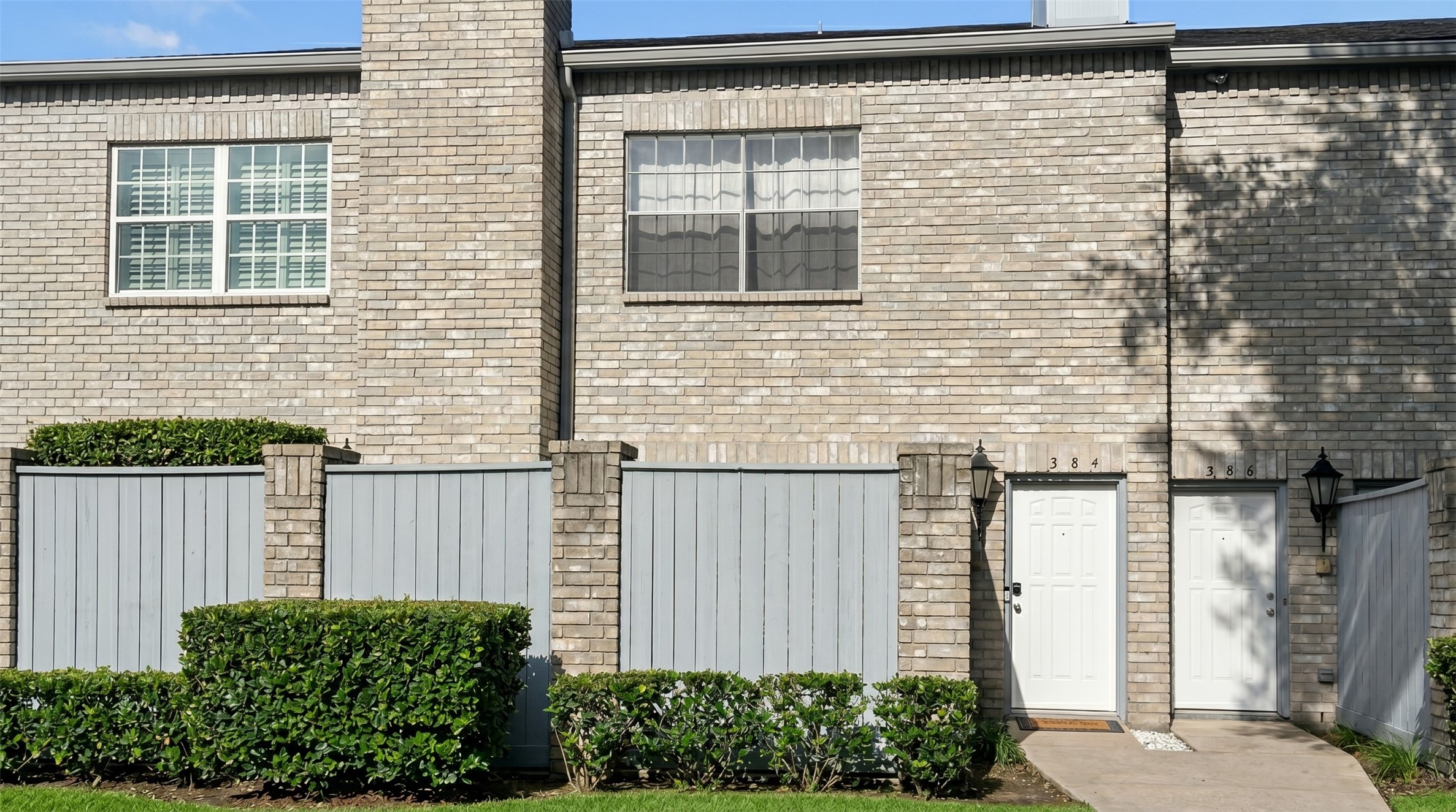 384 Wilcrest Drive 384 Property Photo 2