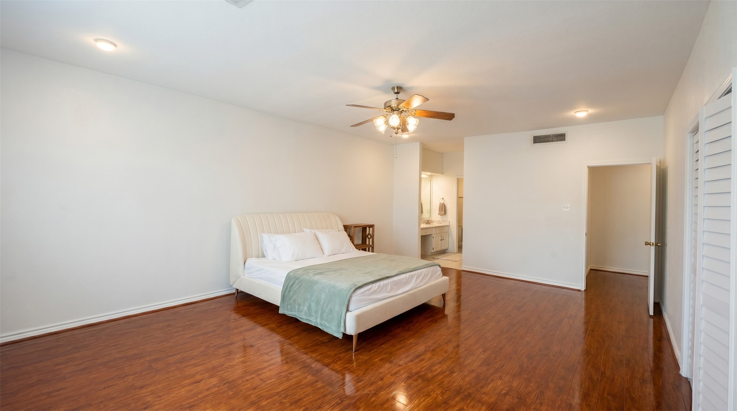 384 Wilcrest Drive 384 Property Photo 11
