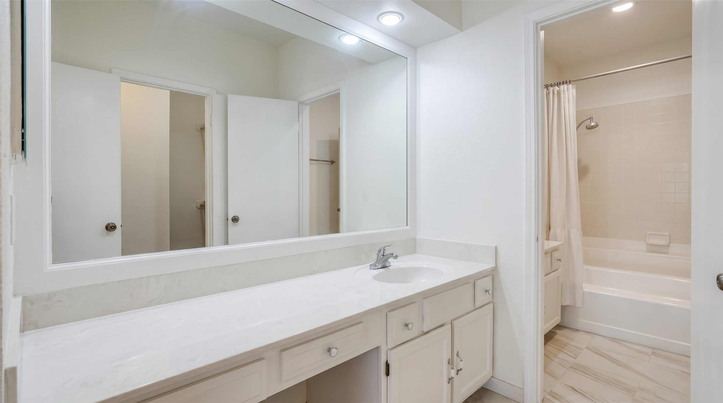 384 Wilcrest Drive 384 Property Photo 13