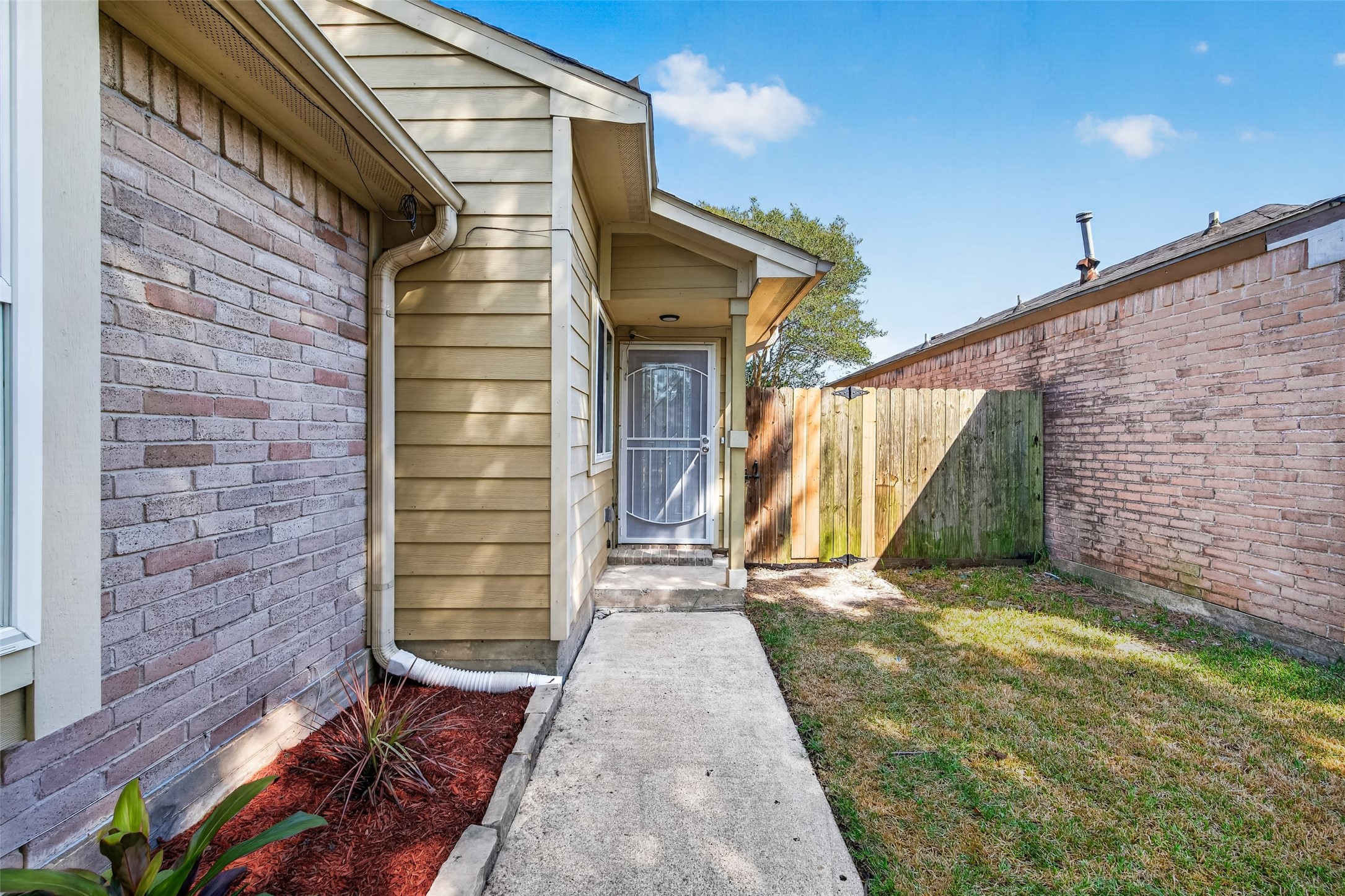 16203 Beck Ridge Drive Property Photo 3