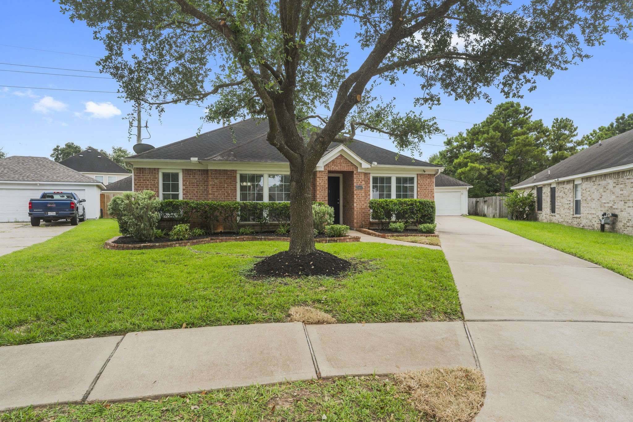 20507 Somerset Hill Court Property Photo 2