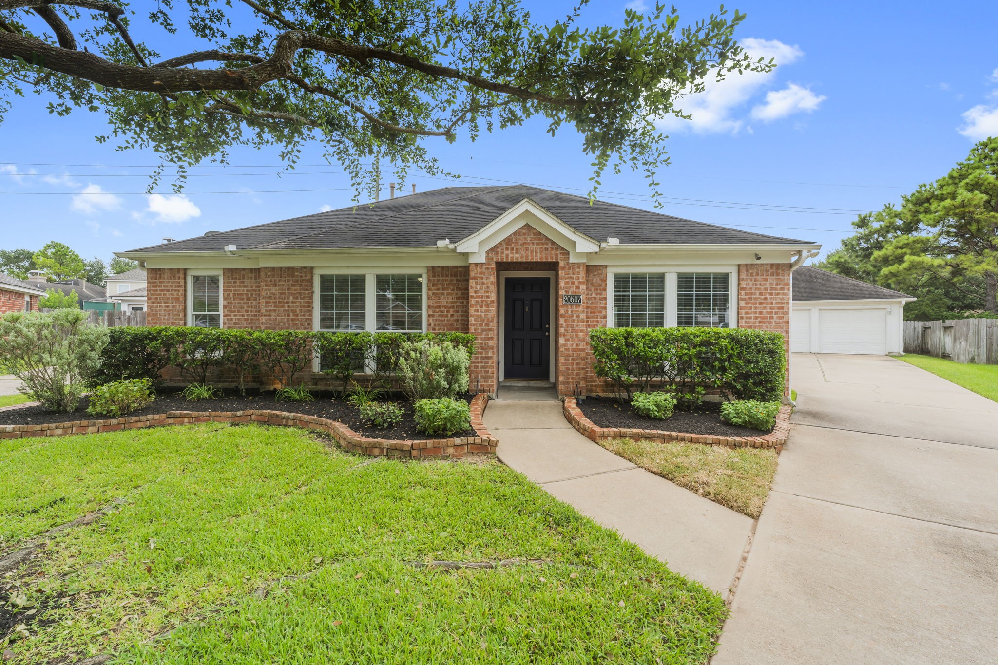 20507 Somerset Hill Court Property Photo 3