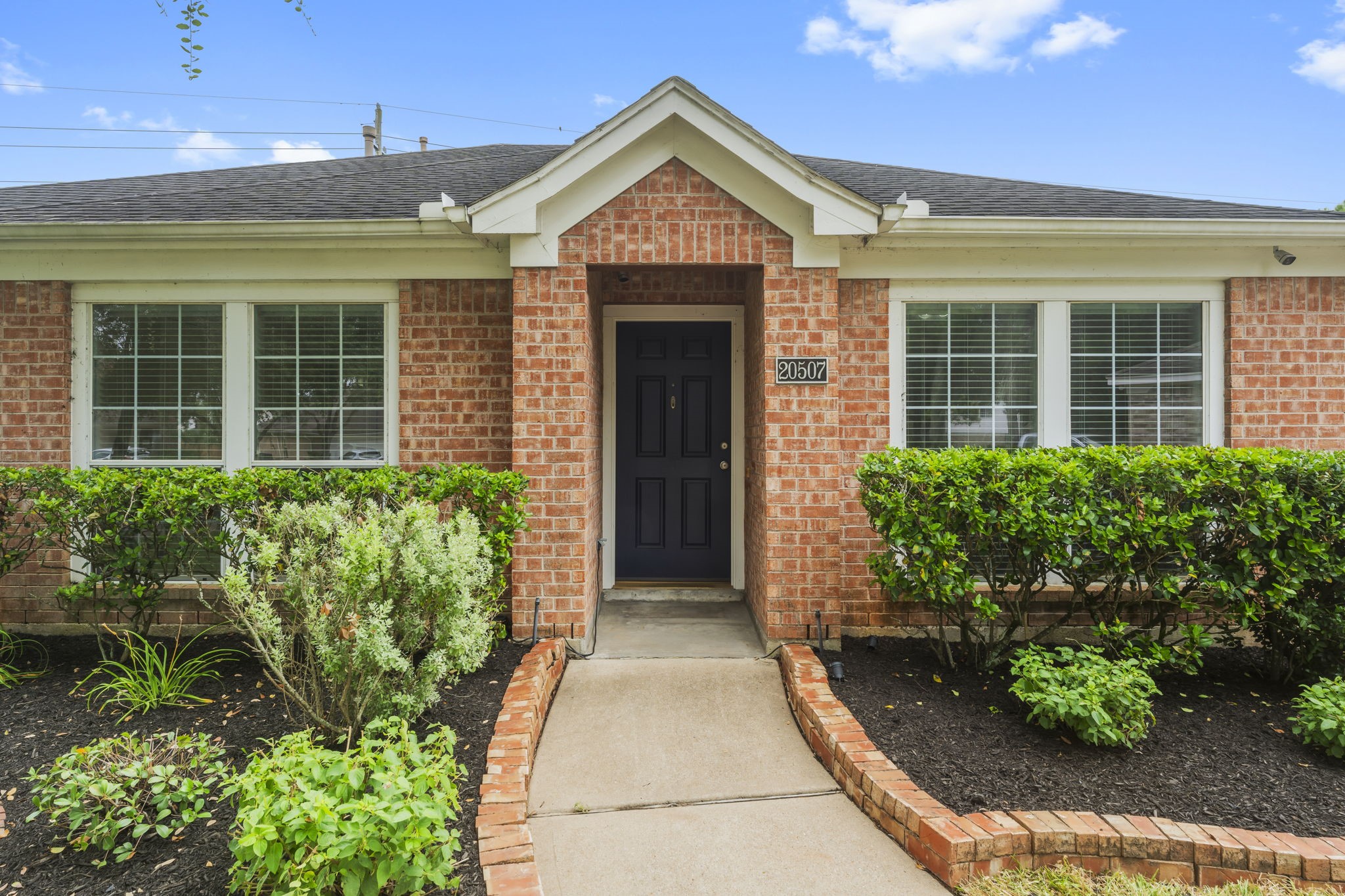 20507 Somerset Hill Court Property Photo 4