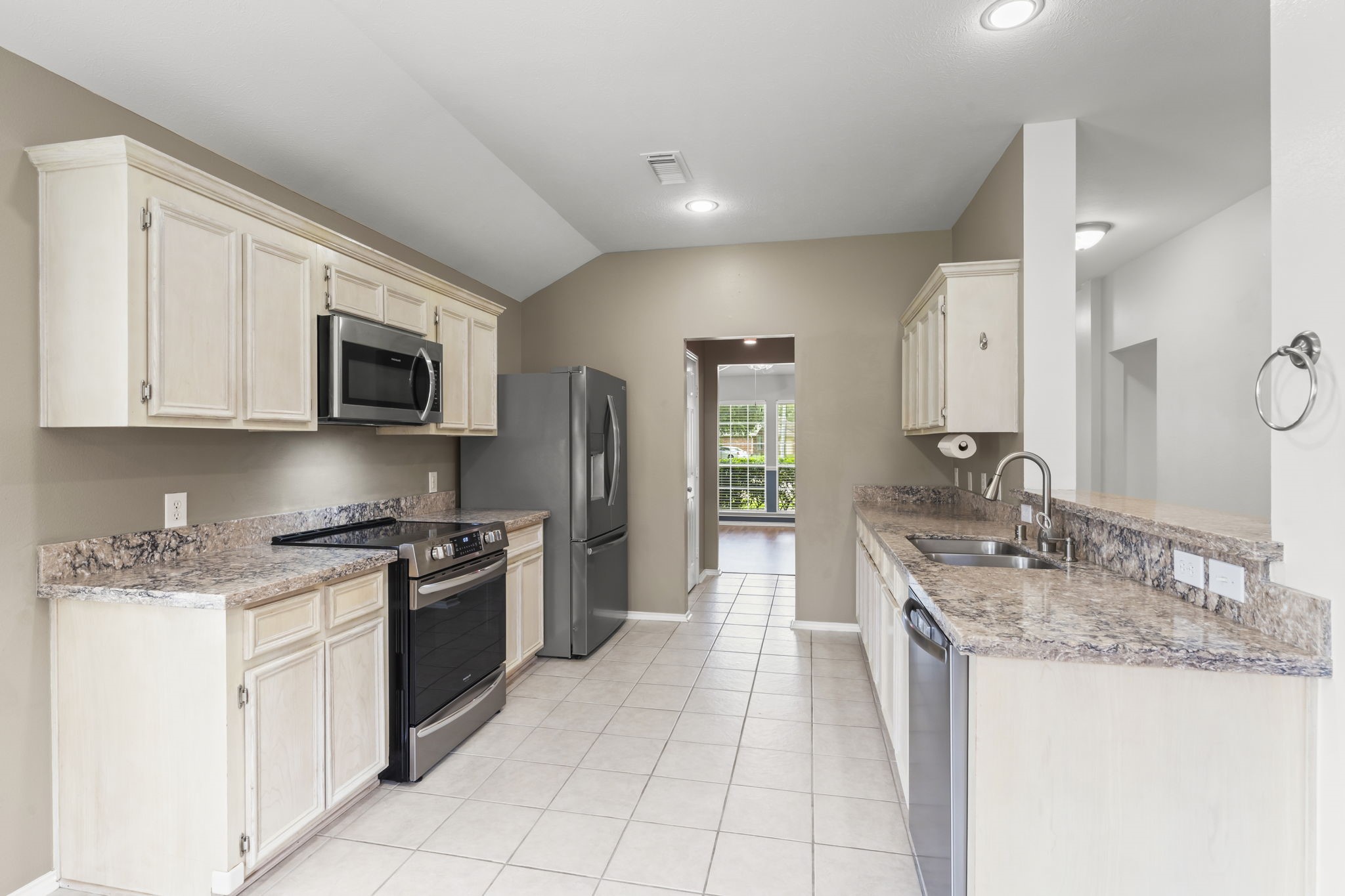 20507 Somerset Hill Court Property Photo 15