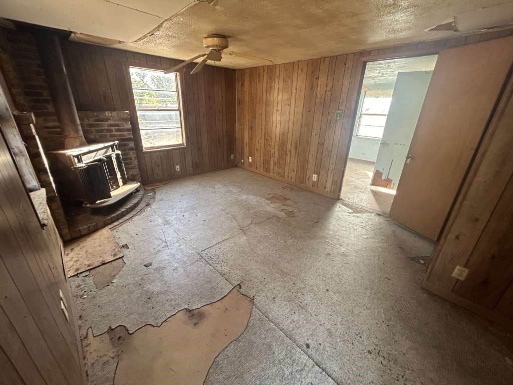 710 E Walnut Street Property Photo 2