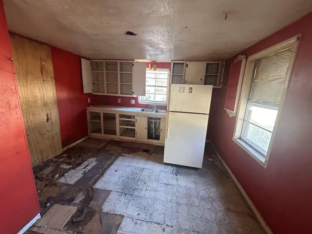 710 E Walnut Street Property Photo 4