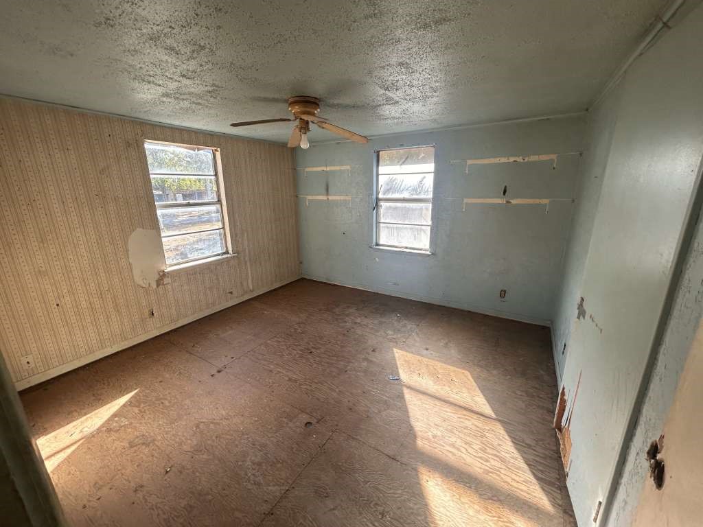 710 E Walnut Street Property Photo 5