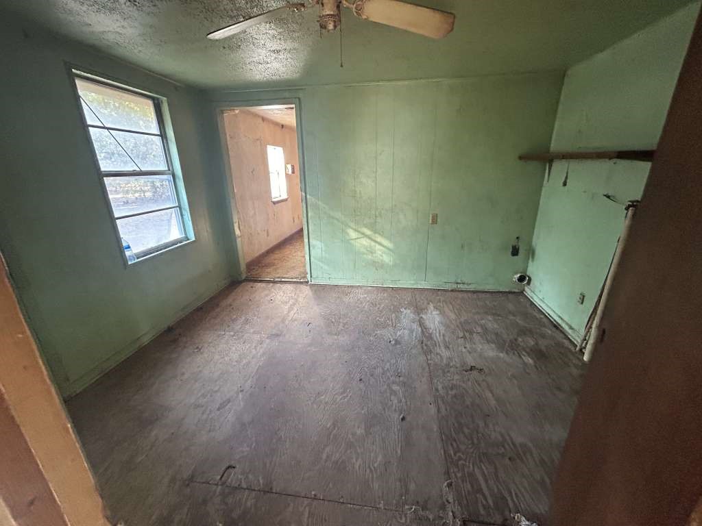 710 E Walnut Street Property Photo 6