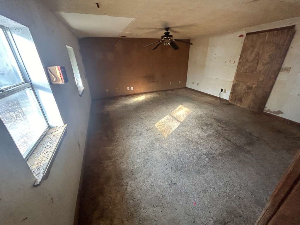 710 E Walnut Street Property Photo 7