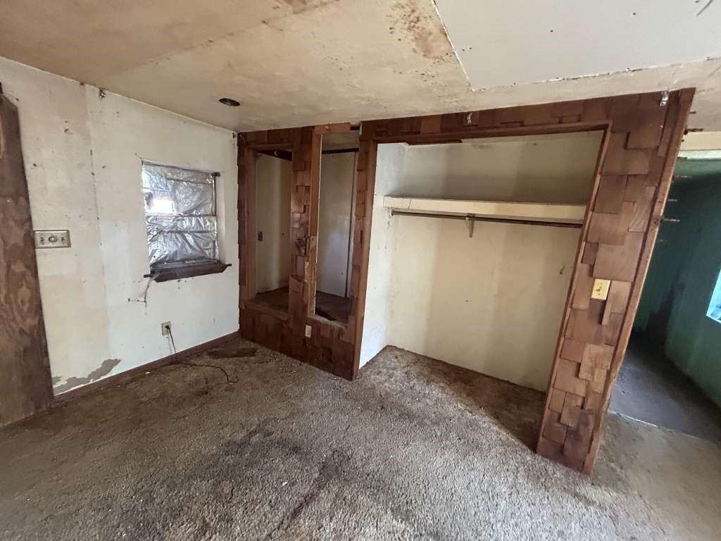 710 E Walnut Street Property Photo 9