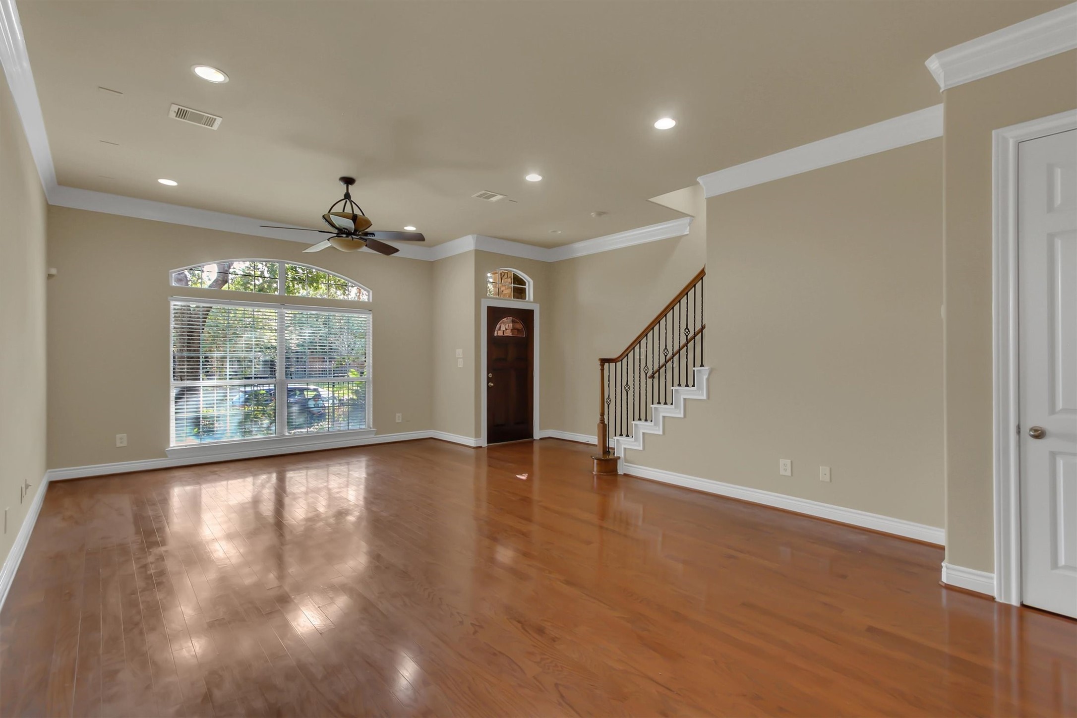 9006 Lakes At 610 Drive Property Photo 6