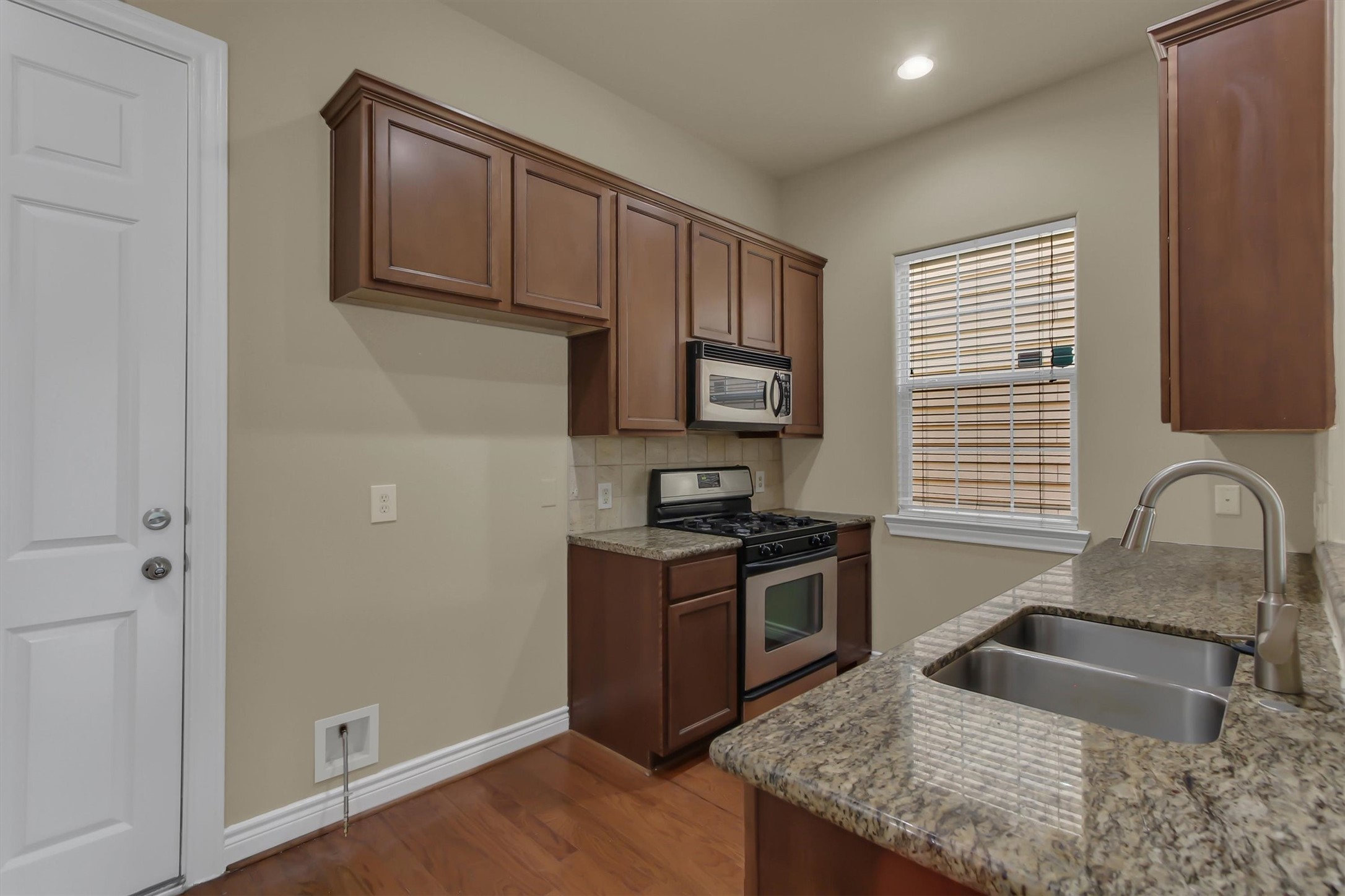 9006 Lakes At 610 Drive Property Photo 13