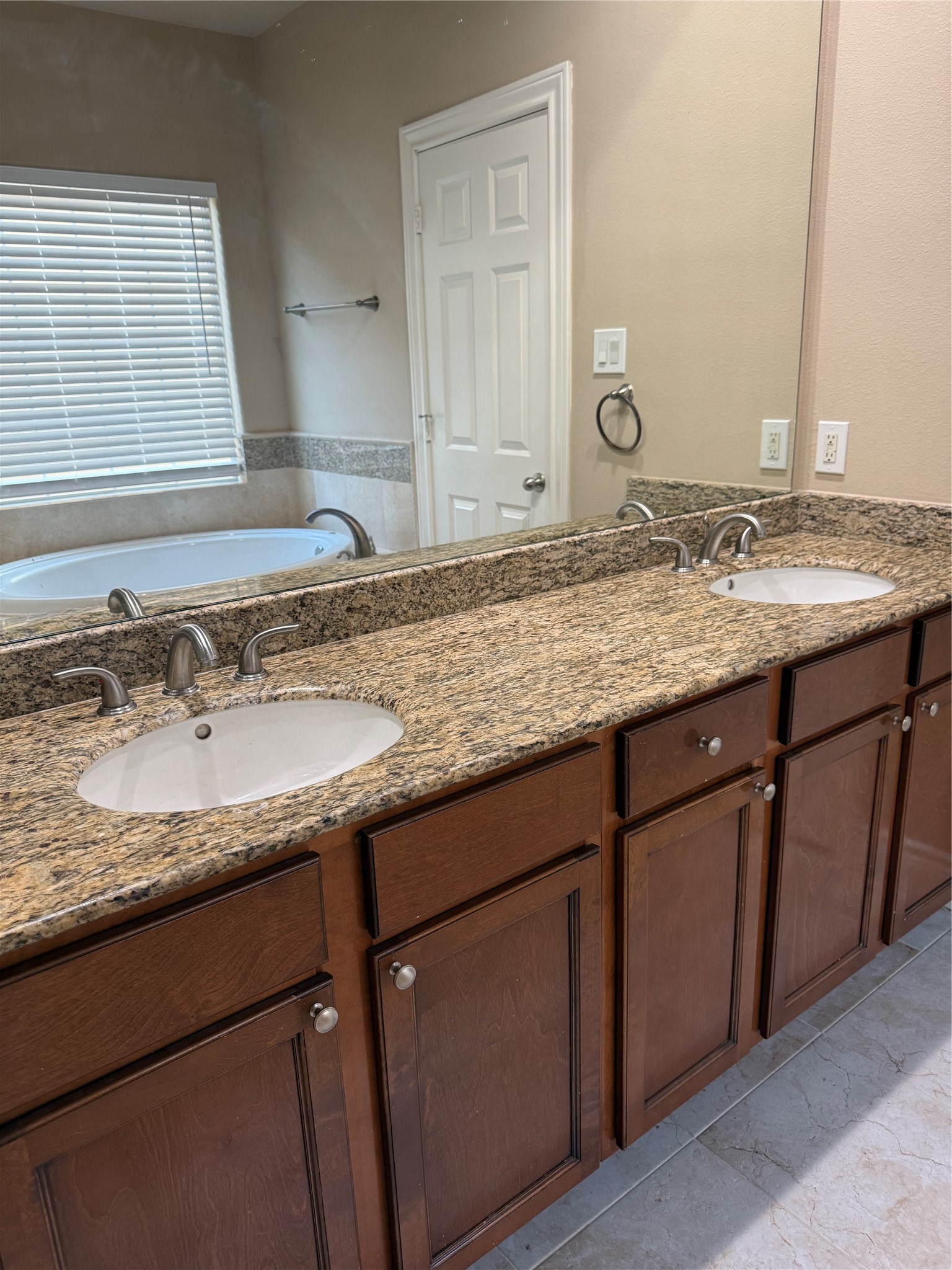 9006 Lakes At 610 Drive Property Photo 21