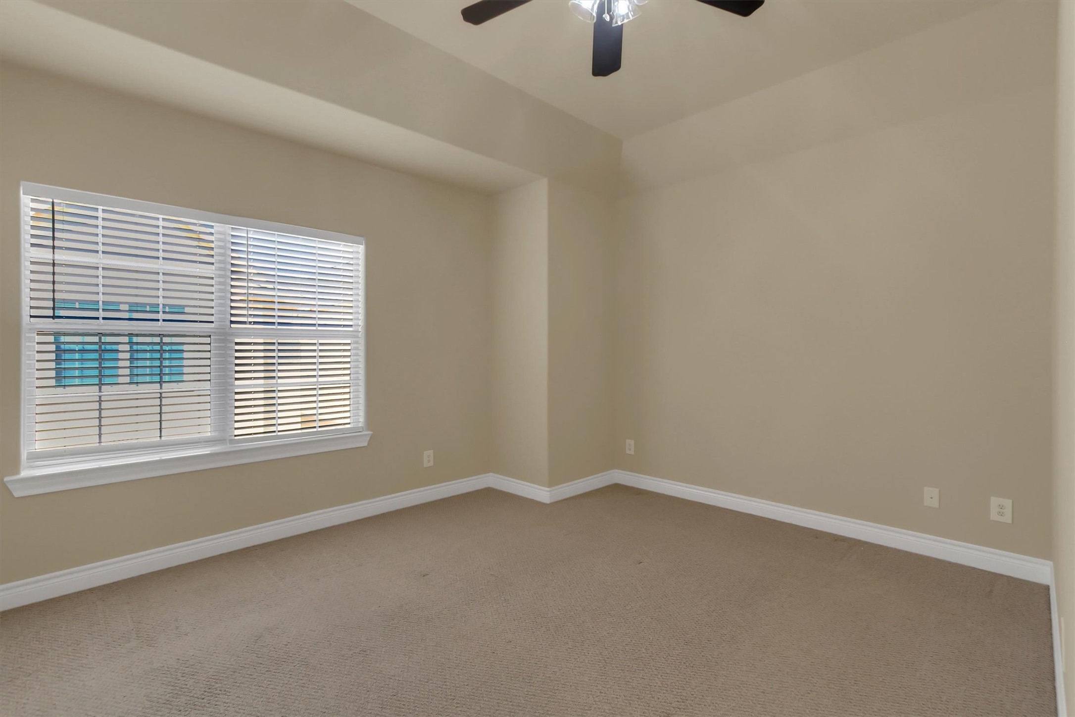 9006 Lakes At 610 Drive Property Photo 23