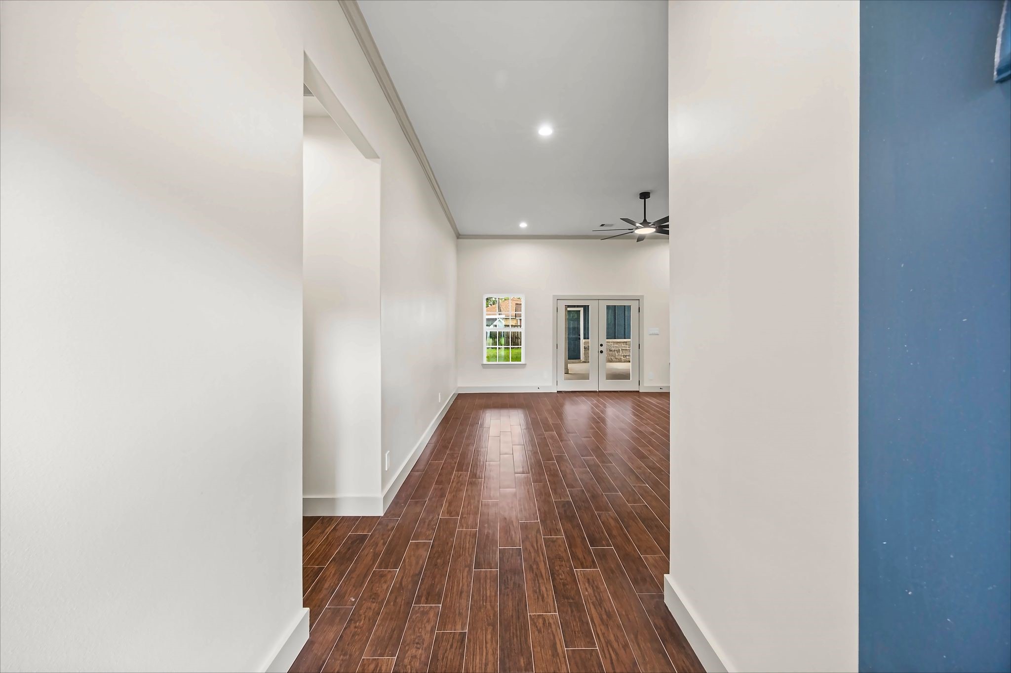 5300 Hemlock Drive Property Photo 6