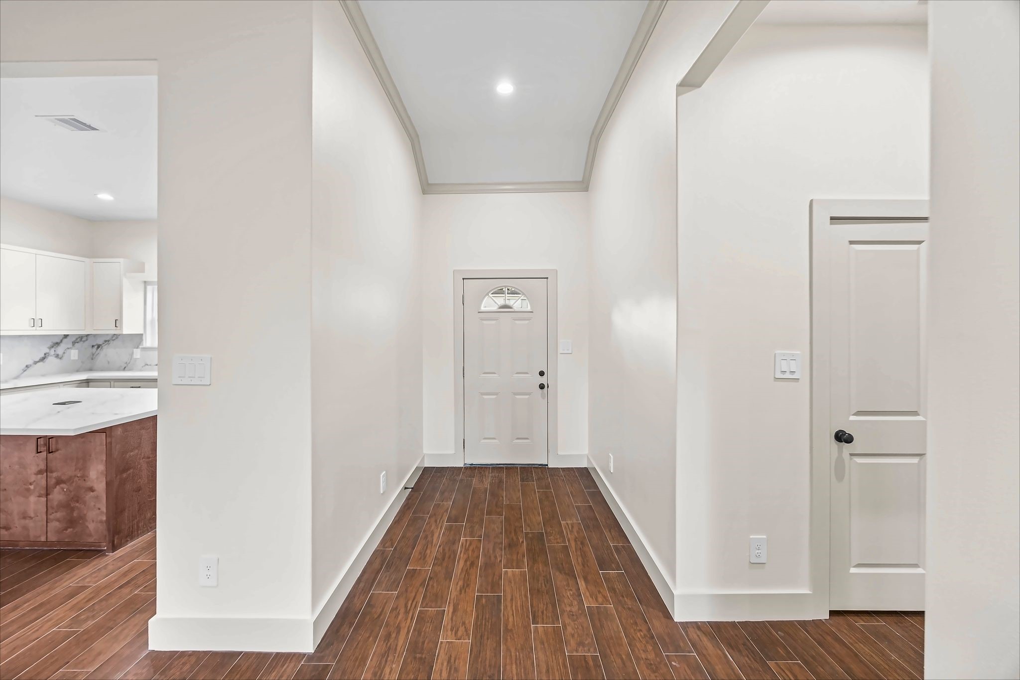 5300 Hemlock Drive Property Photo 7